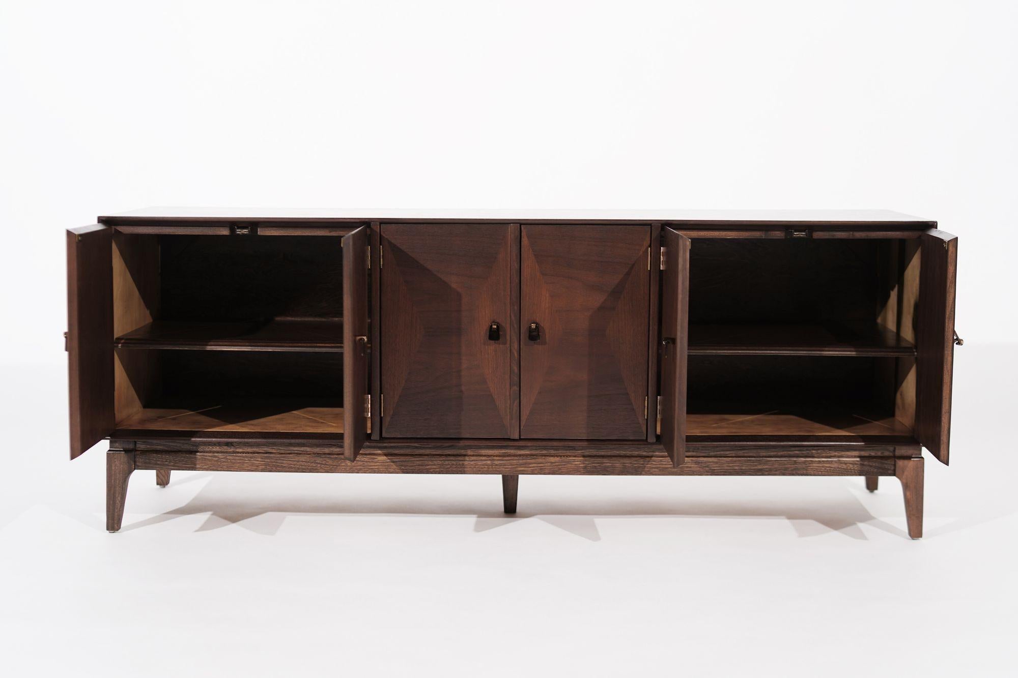 Mid-Century Modern Low Profile Credenza in Walnut, circa 1950s In Excellent Condition For Sale In Westport, CT