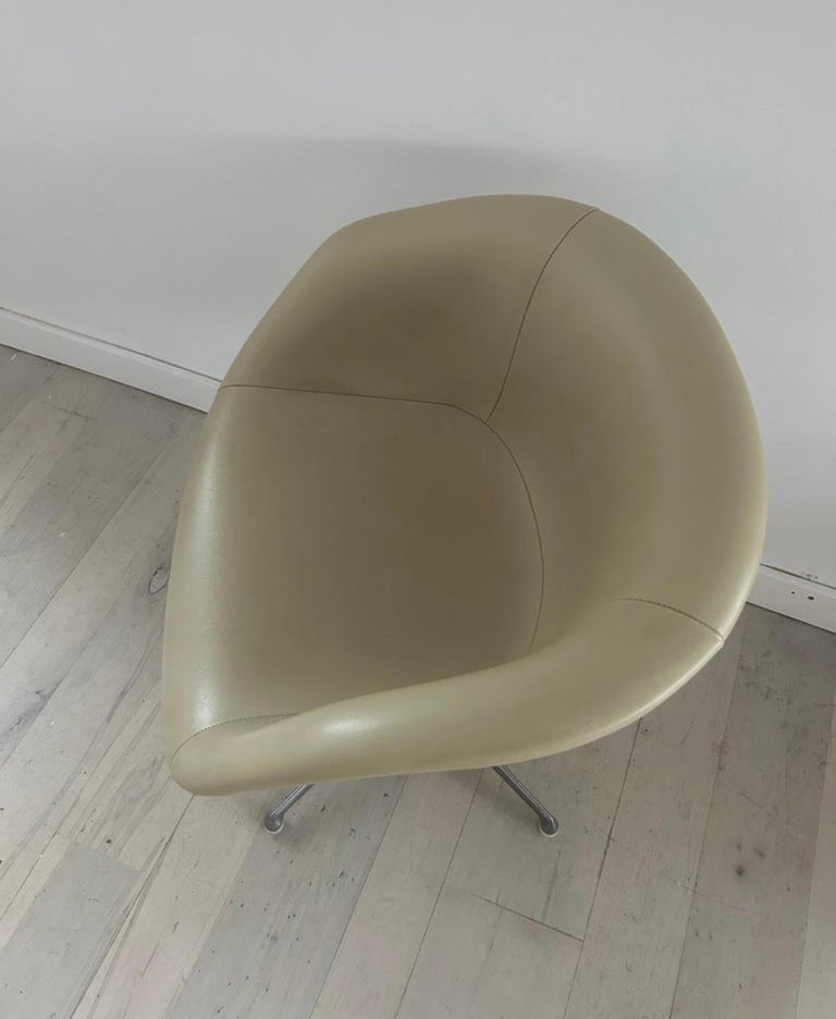 Mid-Century Modern Low Shell Dining Chairs Tan Style of Herman Miller