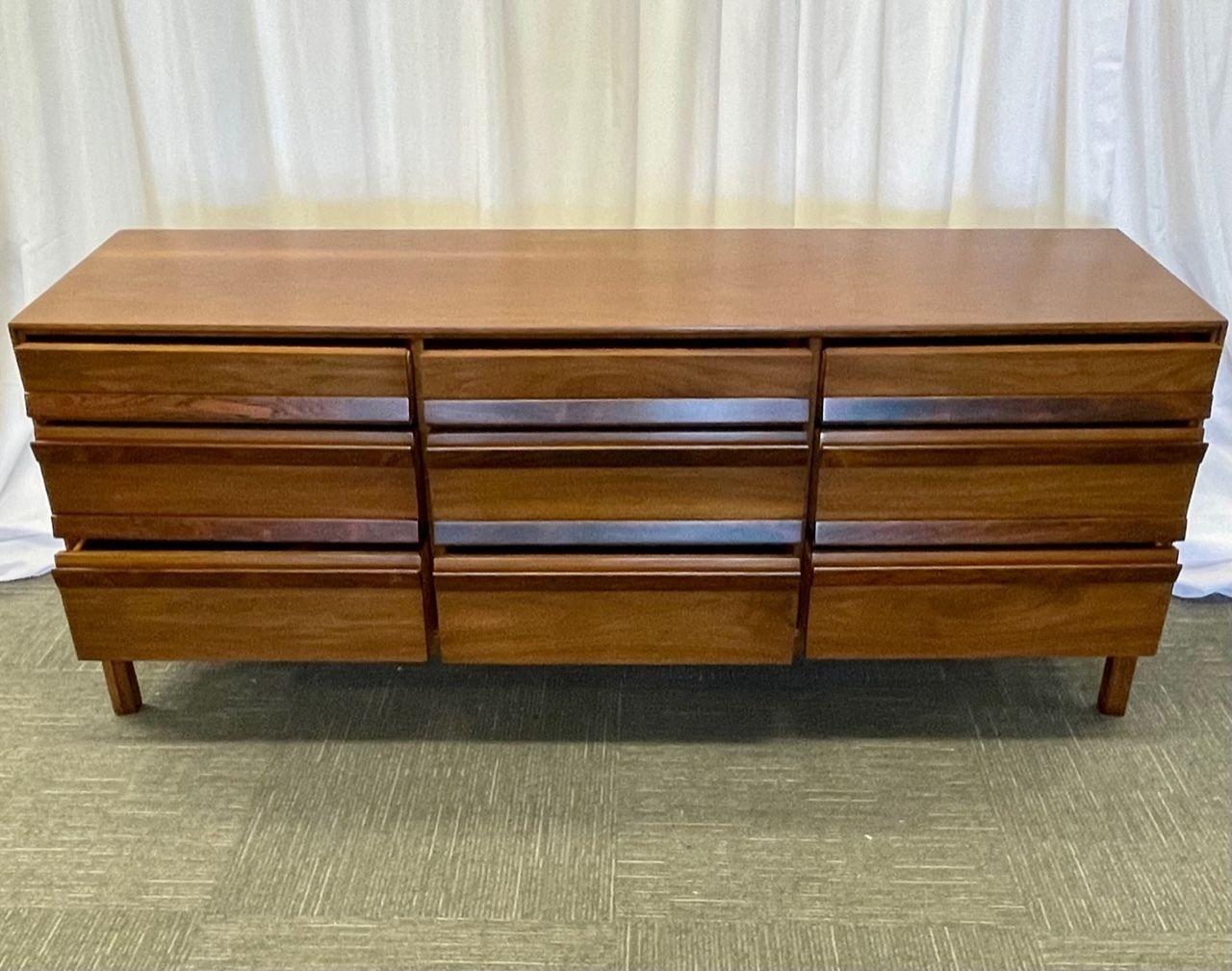 Mid-Century Modern low sideboard / dresser, walnut, Rosewood, American, 1950s
 
Fully refinished Mid-Century Modern dresser, sideboard featuring walnut and rosewood veneers and nine dovetailed drawers all having rosewood drawer pulls. Stamped on