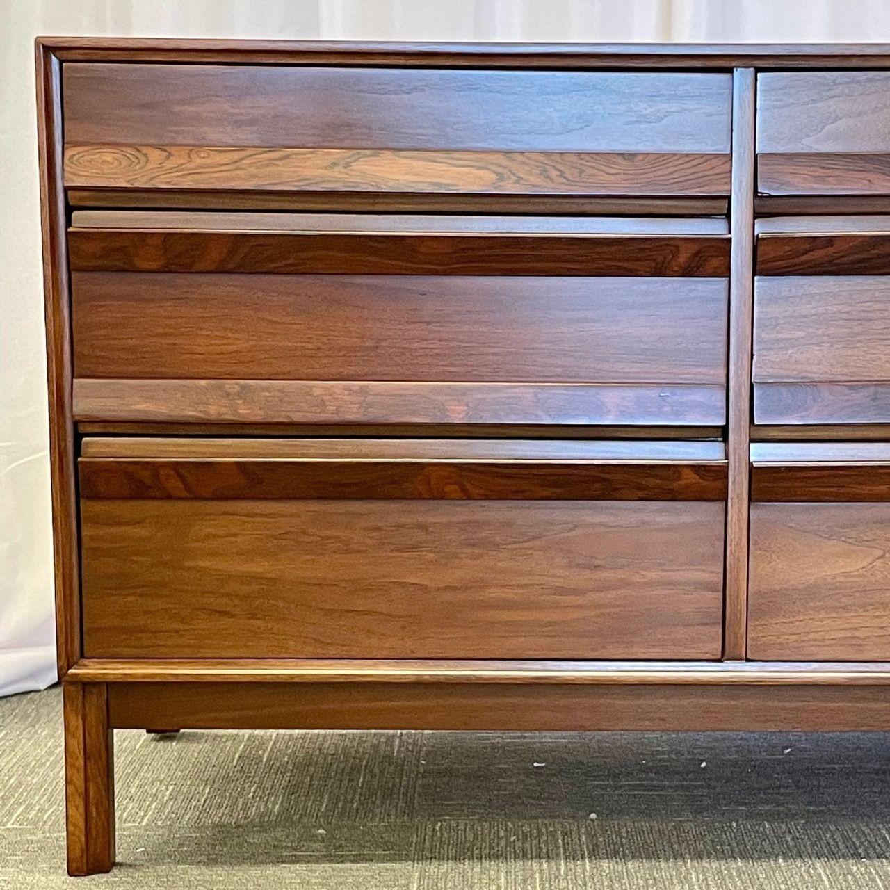 20th Century Mid-Century Modern Low Sideboard / Dresser, Walnut, Rosewood, American, 1950s