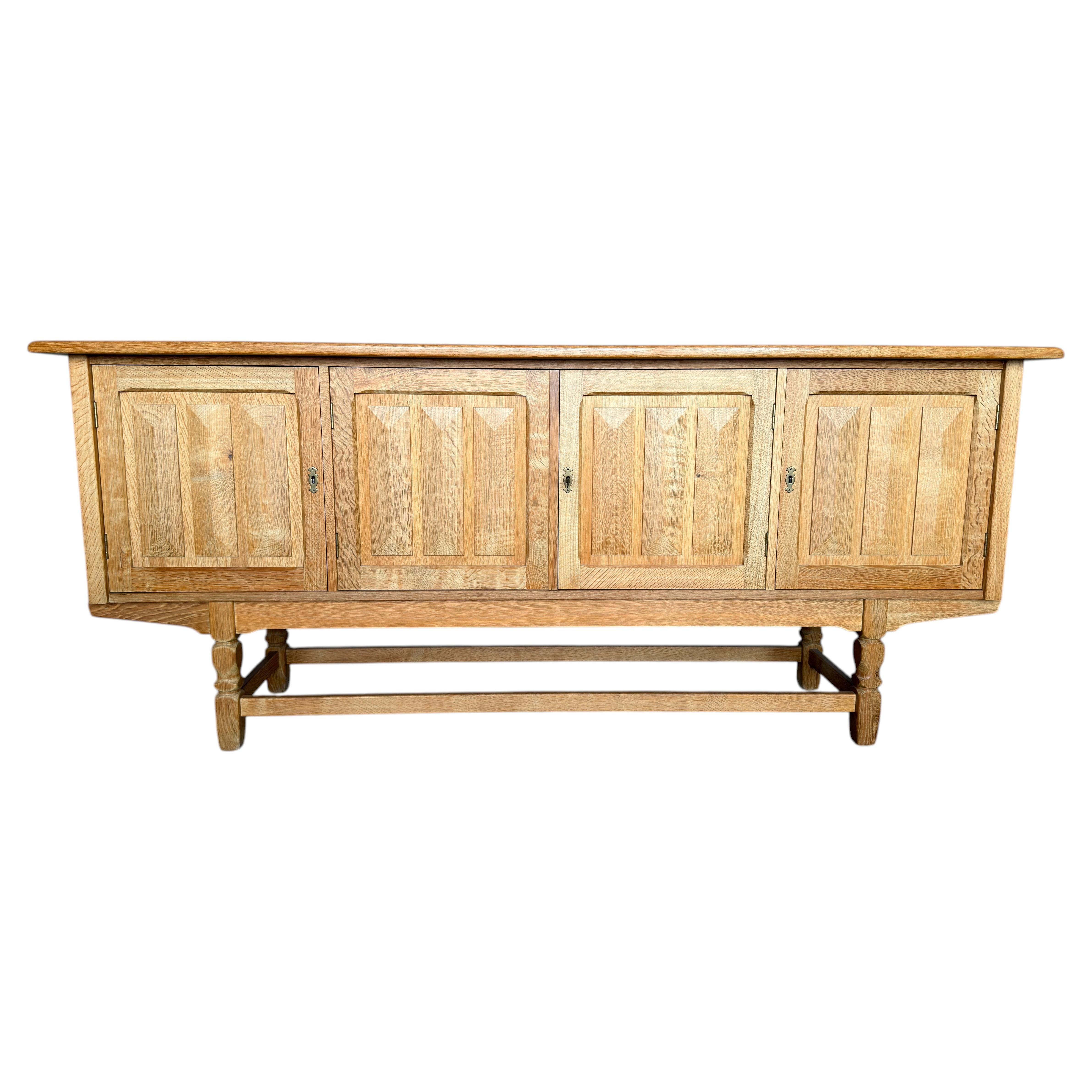 Modernes, niedriges Sideboard aus Eiche, Dänemark, 1960er Jahre im Angebot