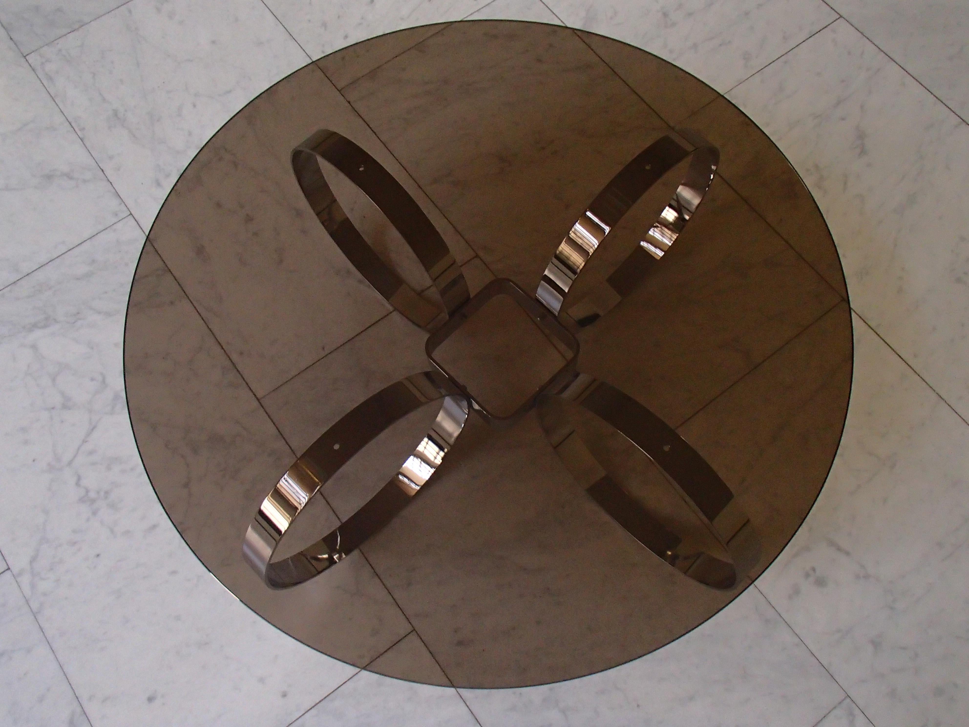 Mid-Century Modern Low Table Chrome Rings and Brown Glass Top In Good Condition For Sale In Weiningen, CH