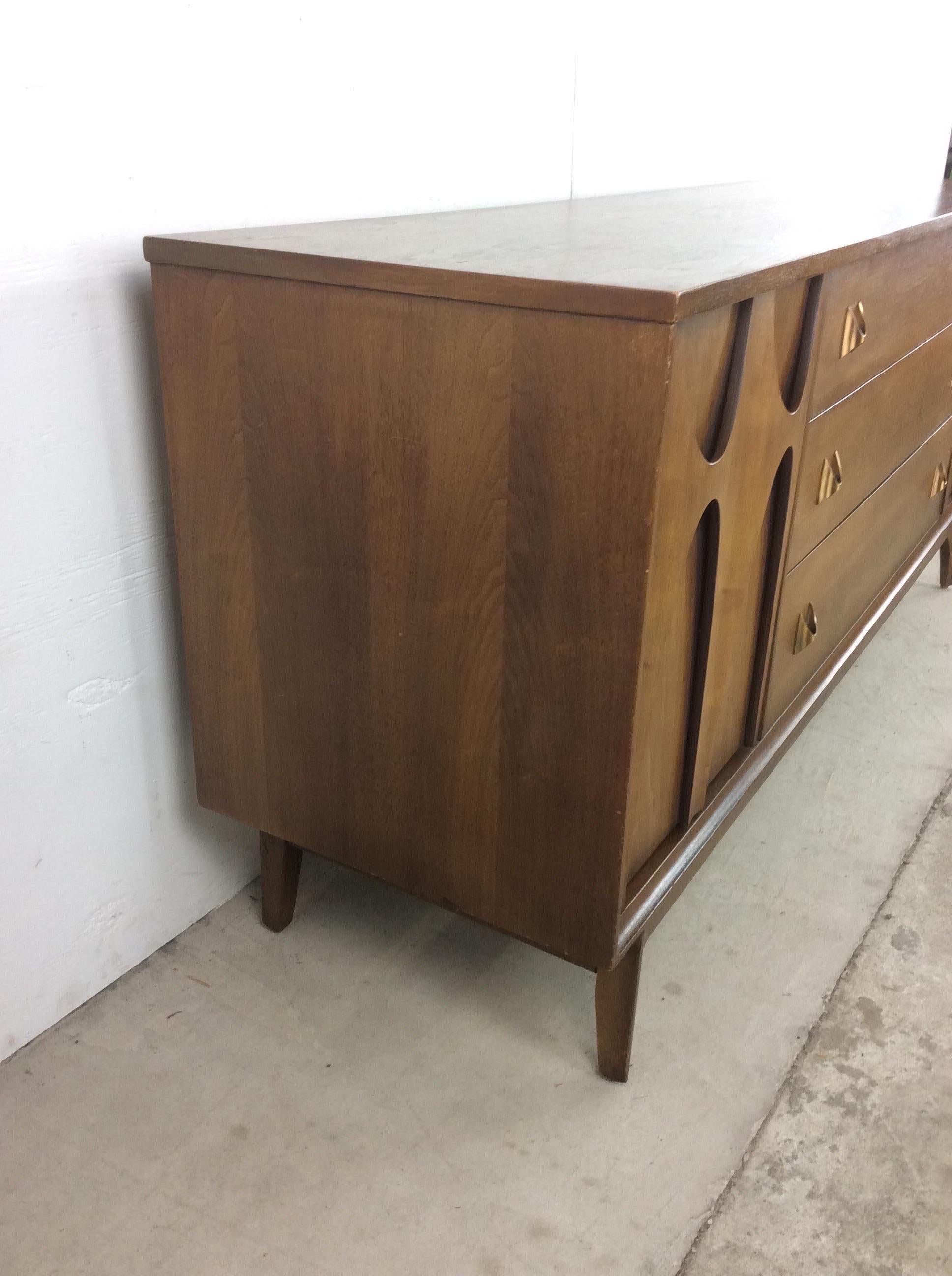 Mid-Century Modern Lowboy 9 Drawer Dresser Brasilia by Broyhill  6