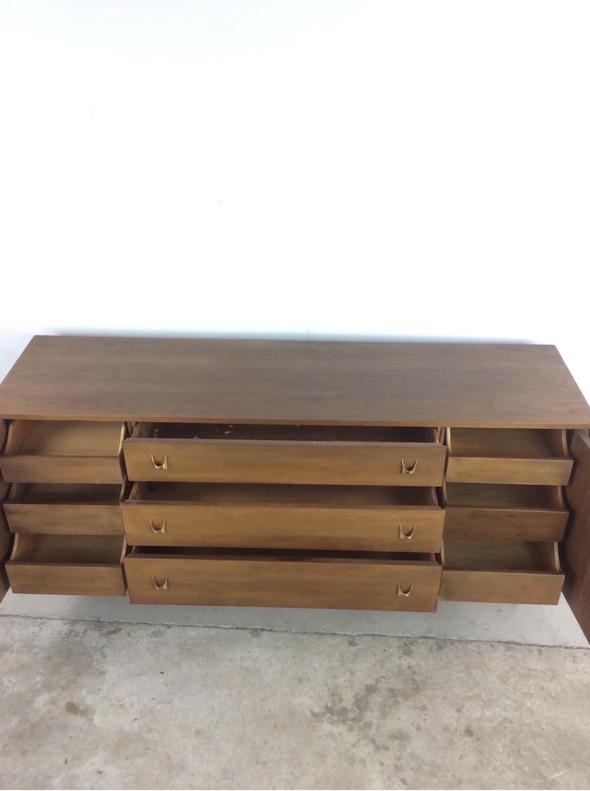 Mid-Century Modern Lowboy 9 Drawer Dresser Brasilia by Broyhill  In Good Condition In Freehold, NJ