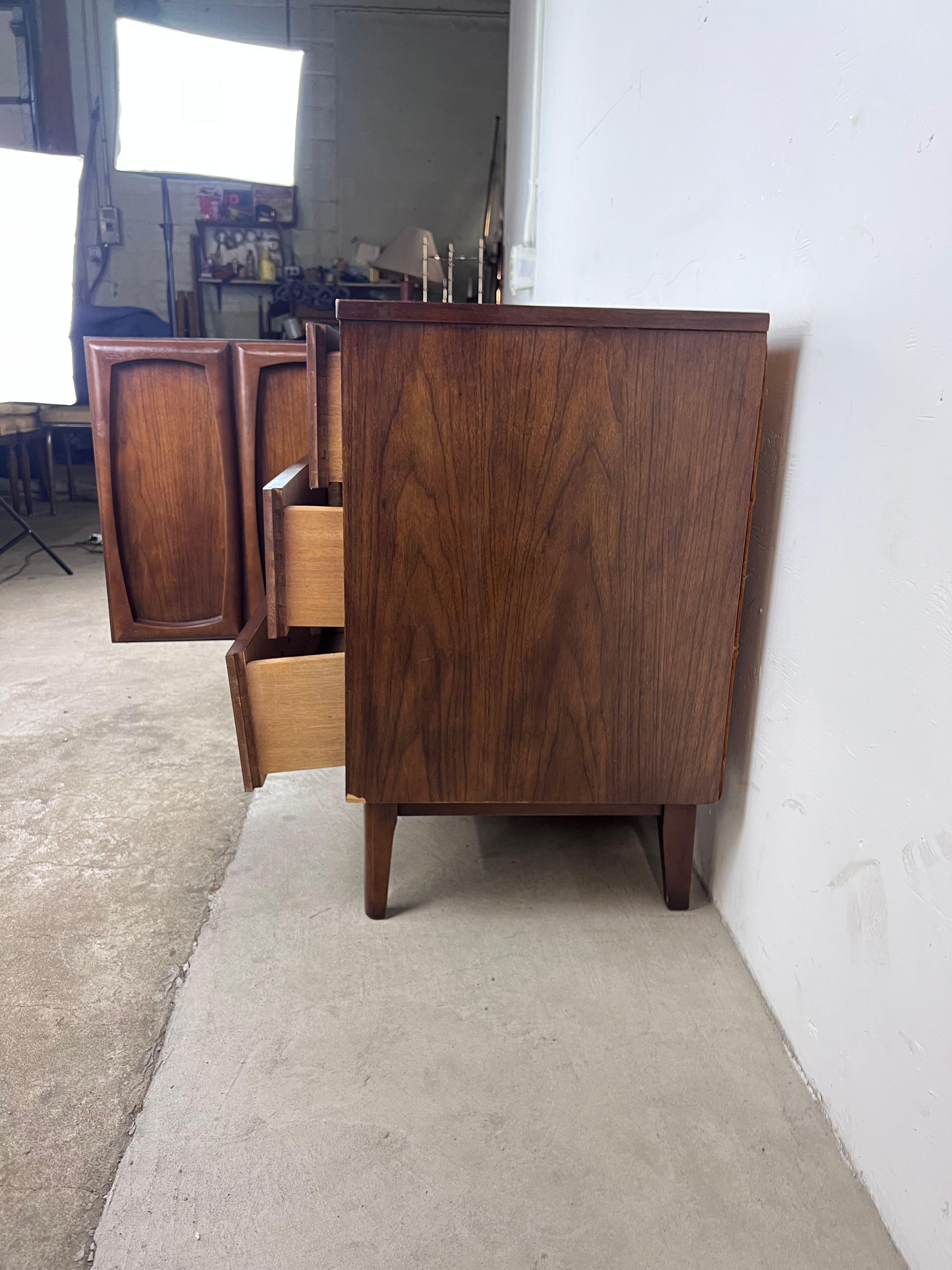 Mid-Century Modern Lowboy 9 Drawer Dresser with Brass Hardware In Good Condition In Freehold, NJ