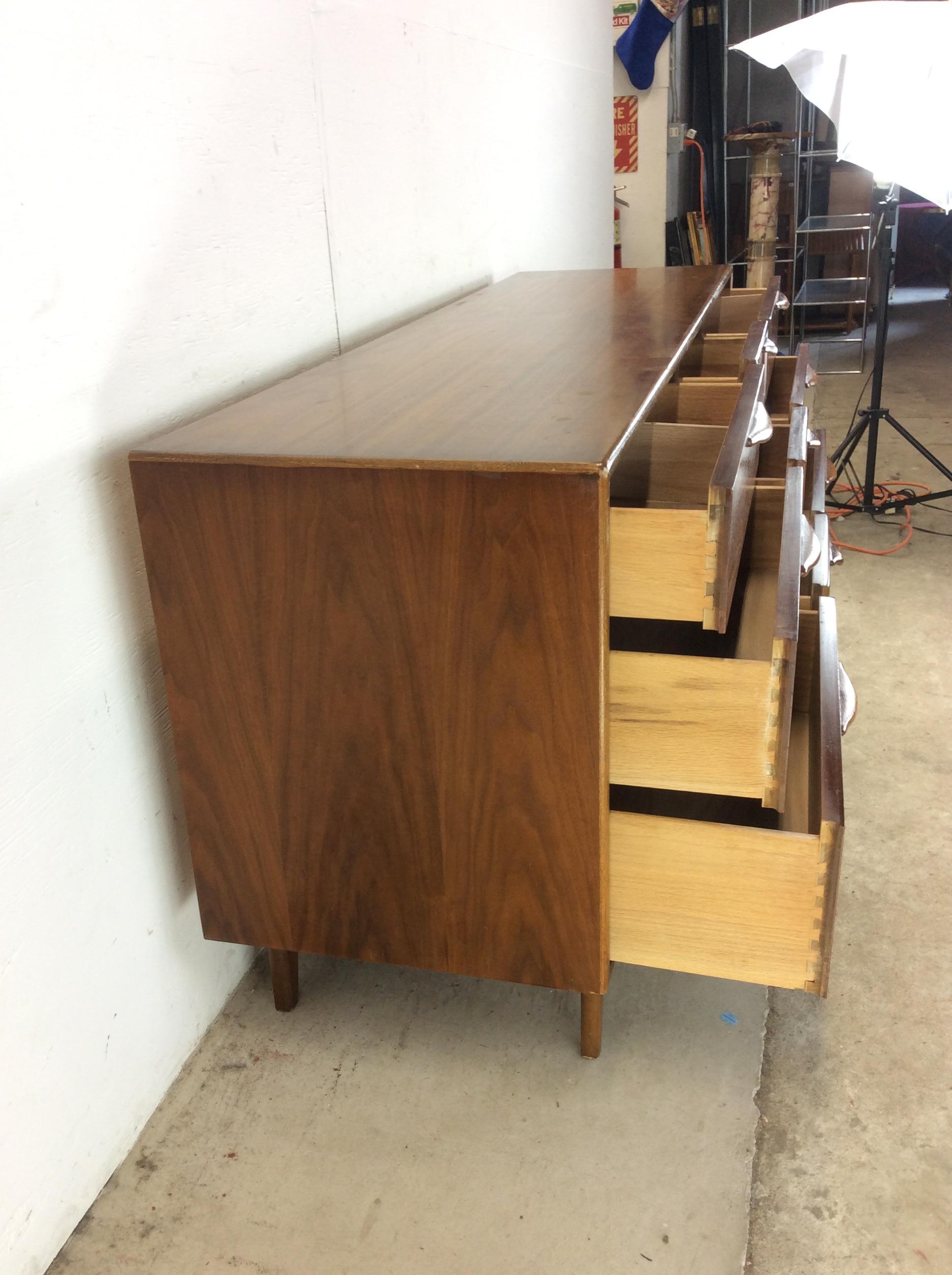 Comò Lowboy in stile Mid Century Modern di Perspective by Lane Furniture in vendita 5