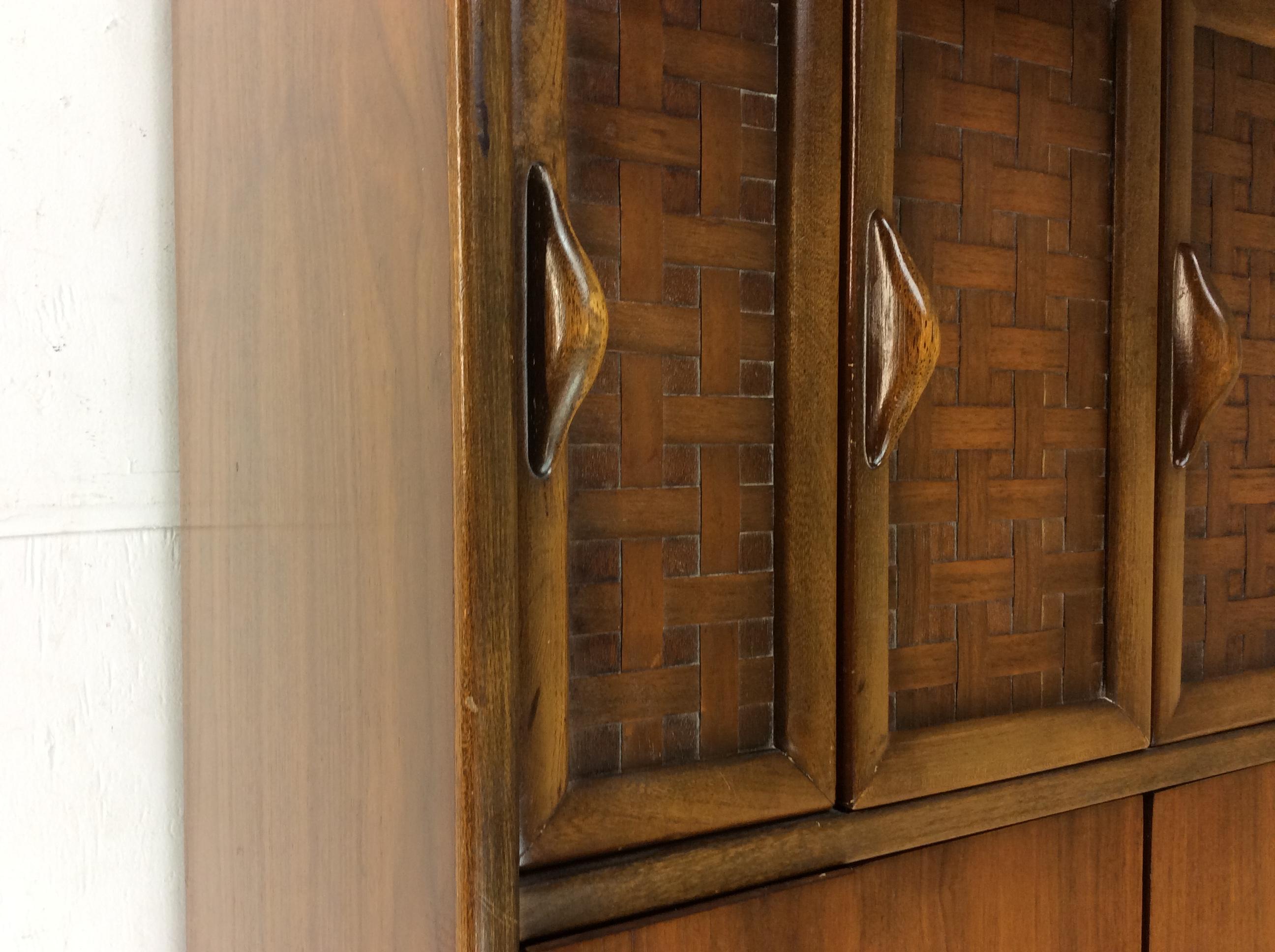 Comò Lowboy in stile Mid Century Modern di Perspective by Lane Furniture in vendita 6