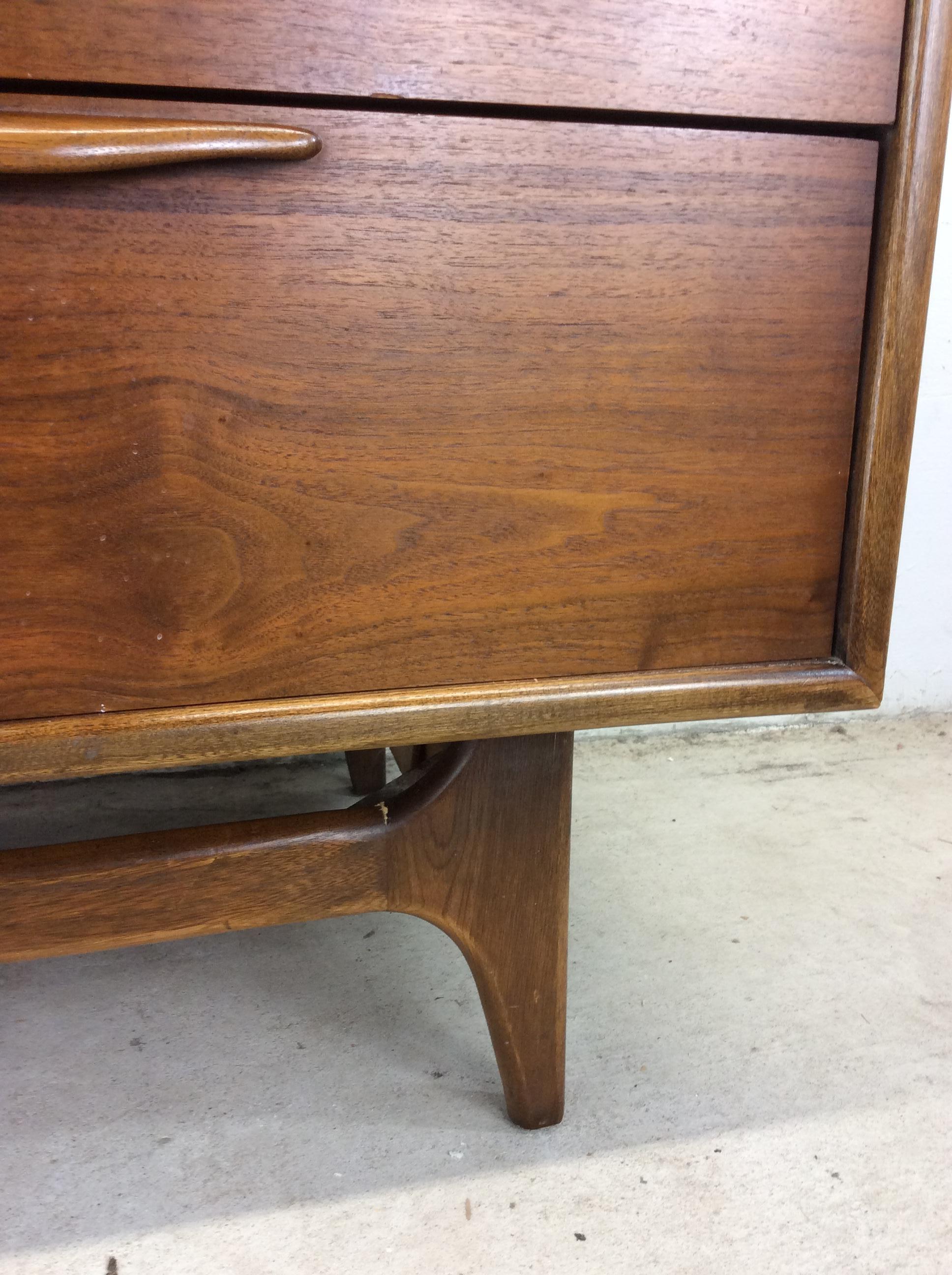 Comò Lowboy in stile Mid Century Modern di Perspective by Lane Furniture in vendita 8