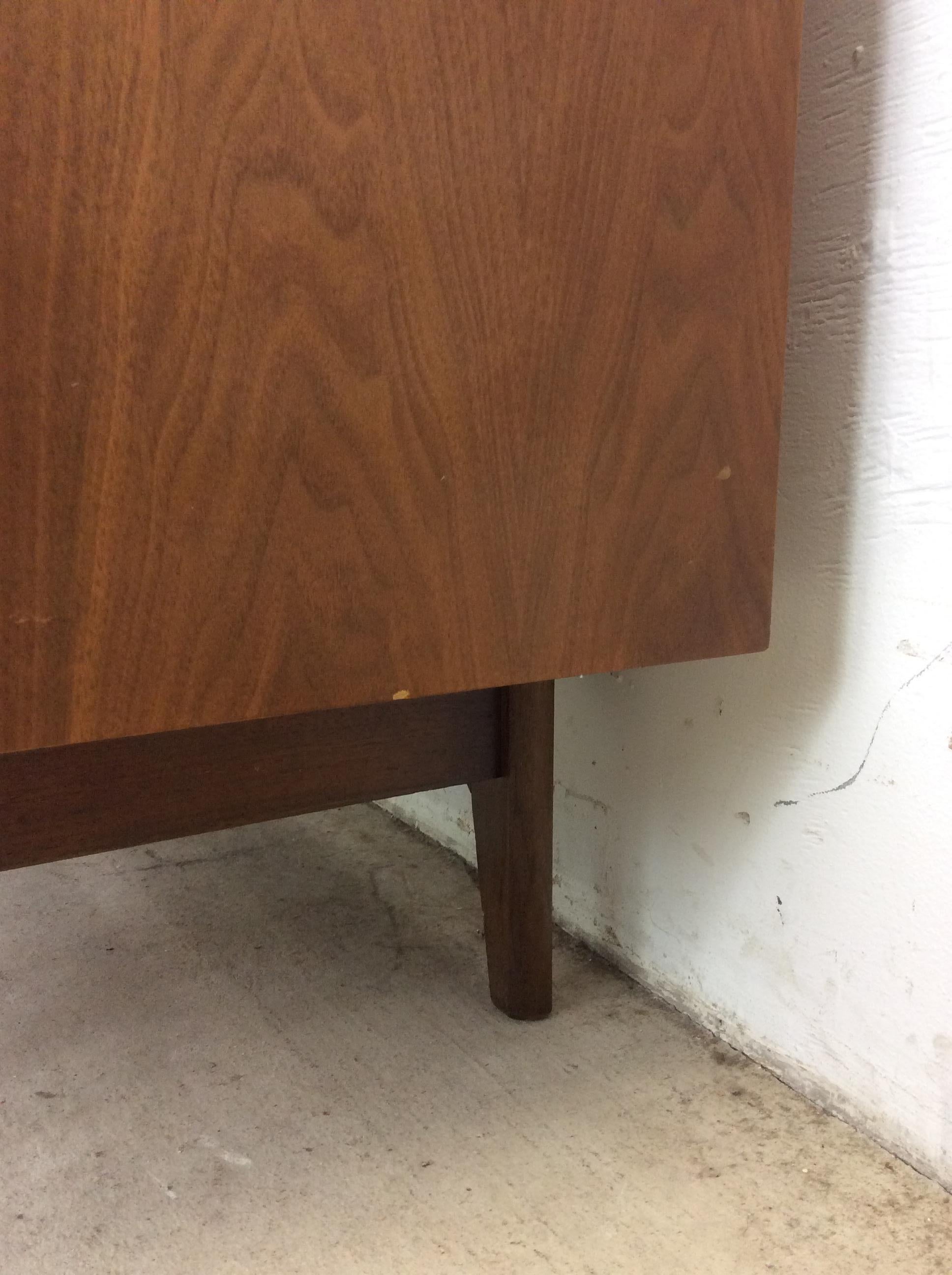 Comò Lowboy in stile Mid Century Modern di Perspective by Lane Furniture in vendita 12