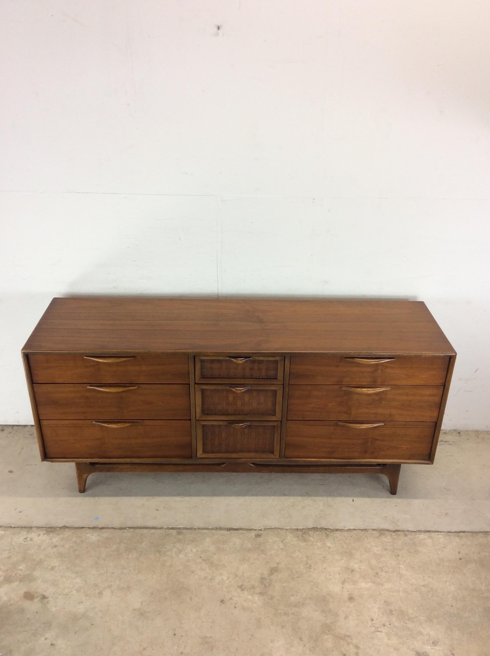 Americano Comò Lowboy in stile Mid Century Modern di Perspective by Lane Furniture in vendita