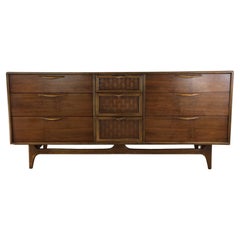 Comò Lowboy in stile Mid Century Modern di Perspective by Lane Furniture