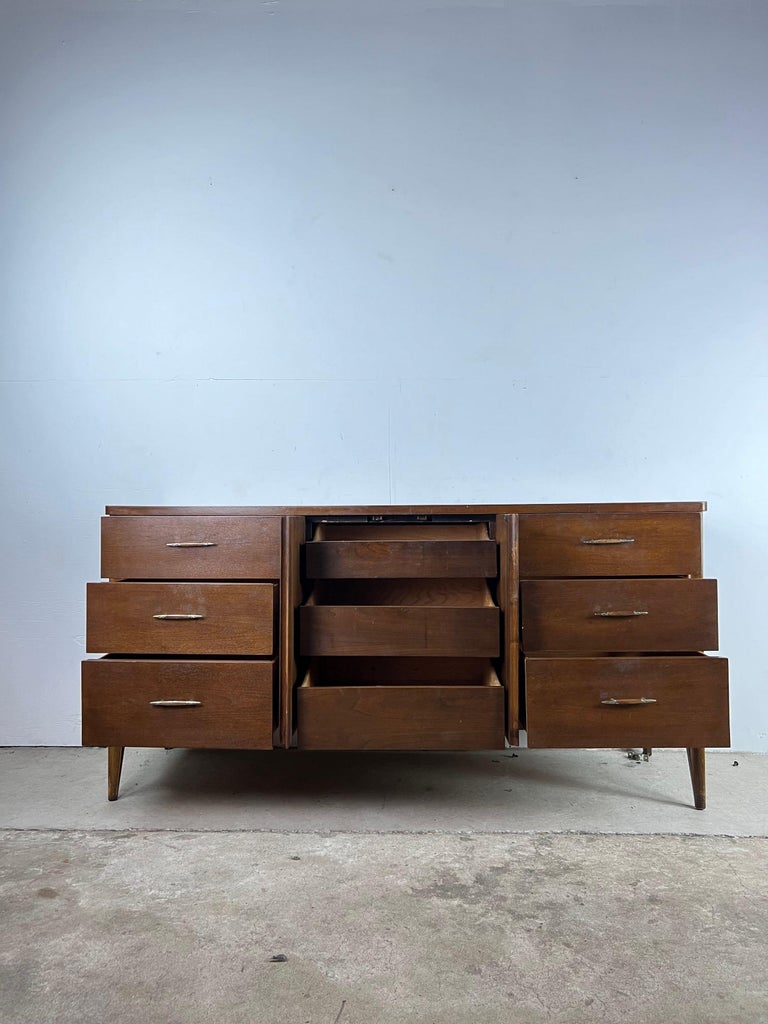 MidCentury Modern Lowboy Dresser from Saga Series by Broyhill For Sale at 1stDibs