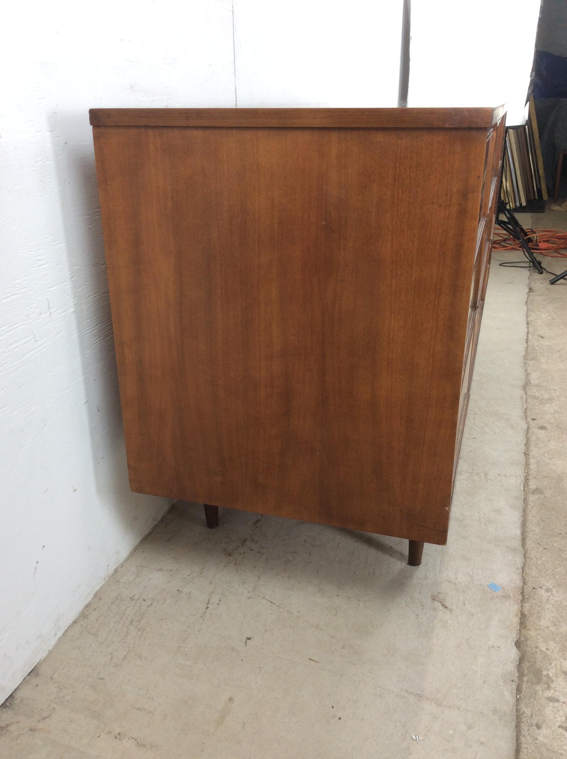 Comò Lowboy moderno del Mid Century con 9 cassetti in vendita 5