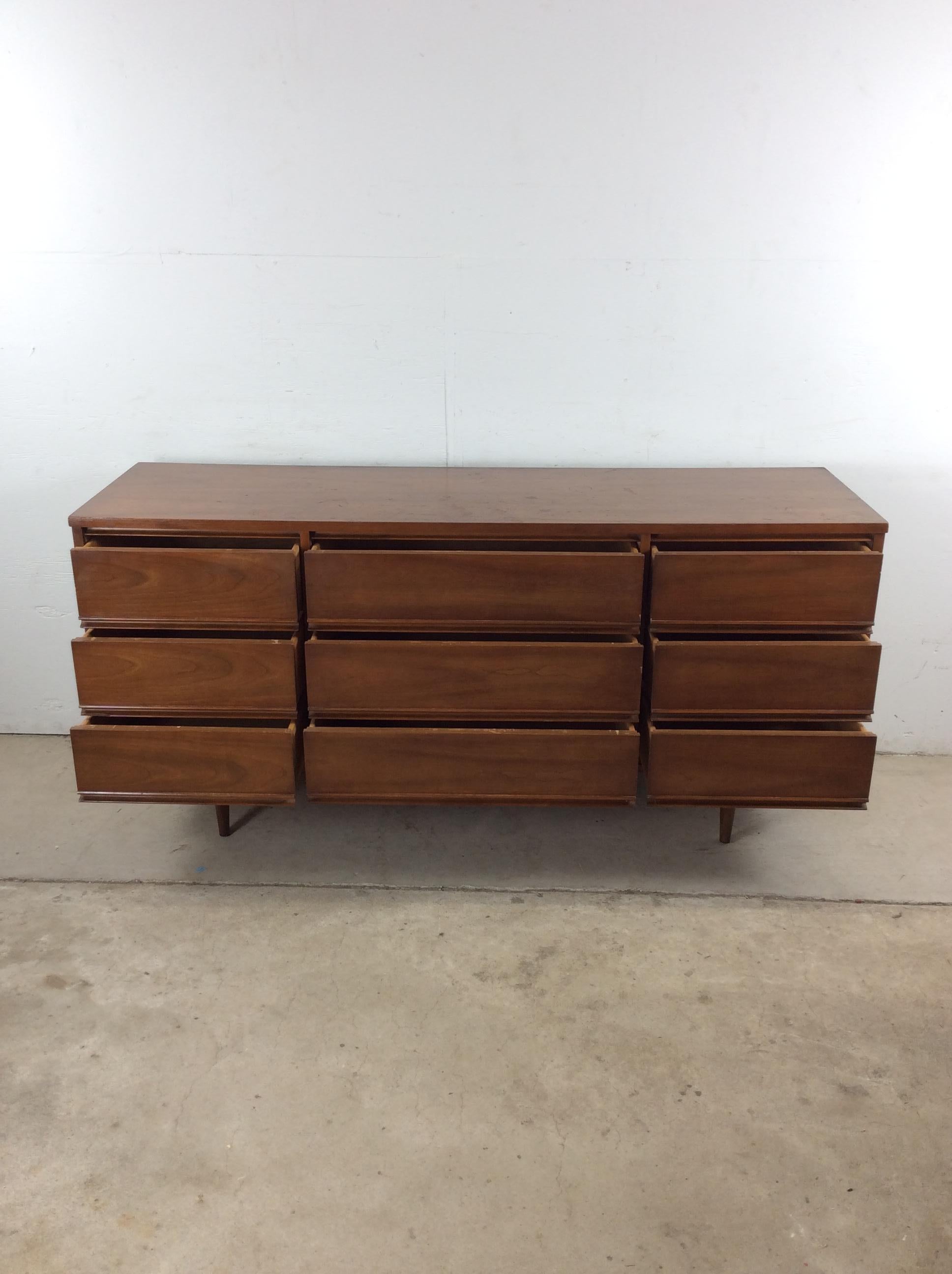 Comò Lowboy moderno del Mid Century con 9 cassetti in vendita 7