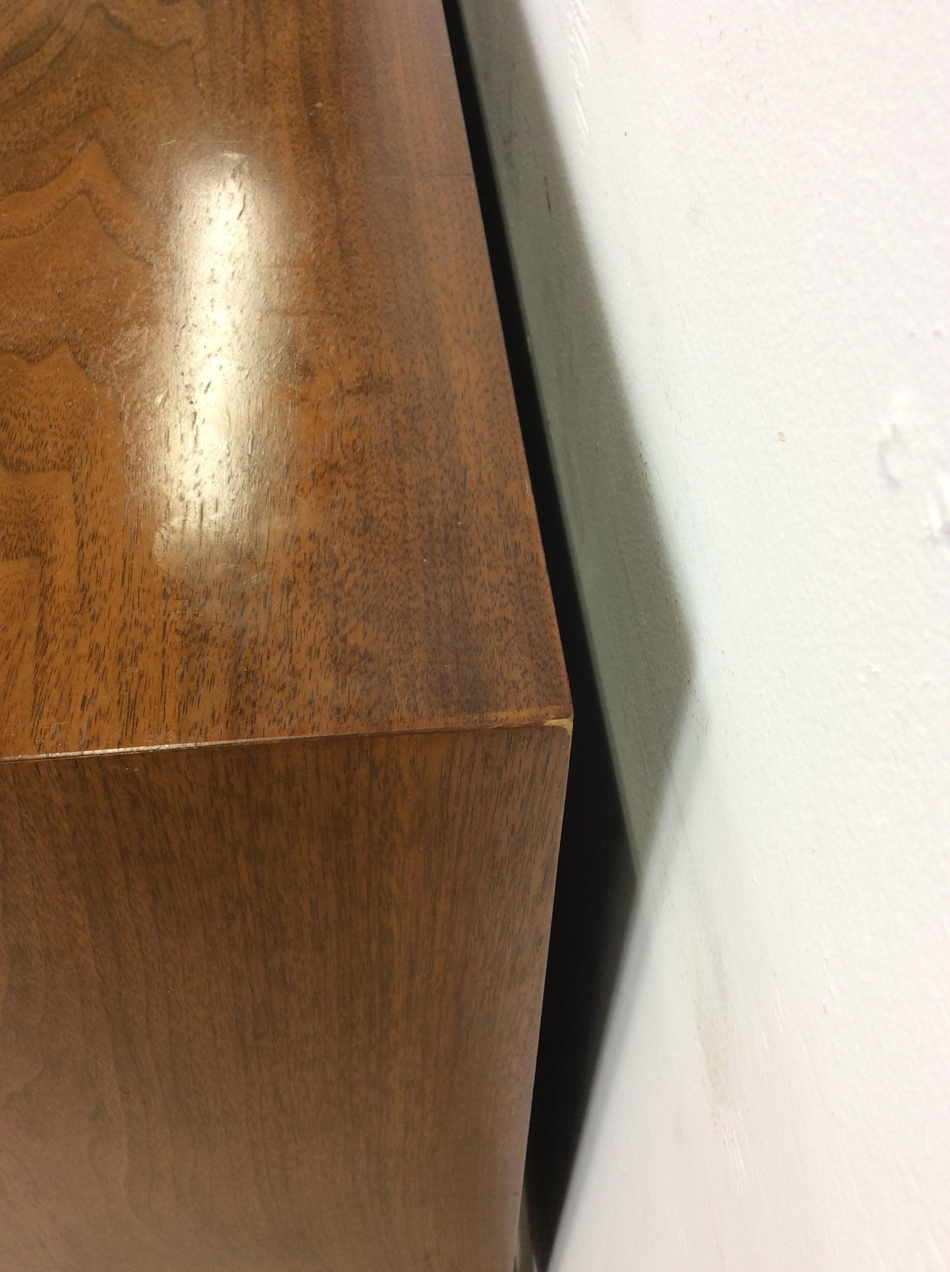 Mid Century Modern Lowboy Dresser with 9 Drawers in vendita 10