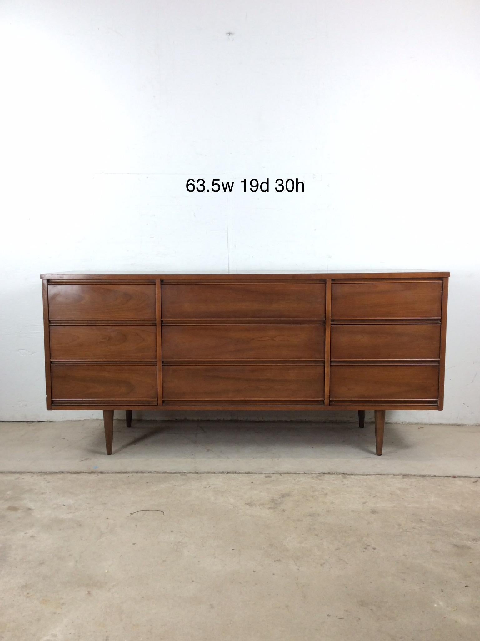 Comò Lowboy moderno del Mid Century con 9 cassetti in vendita 11