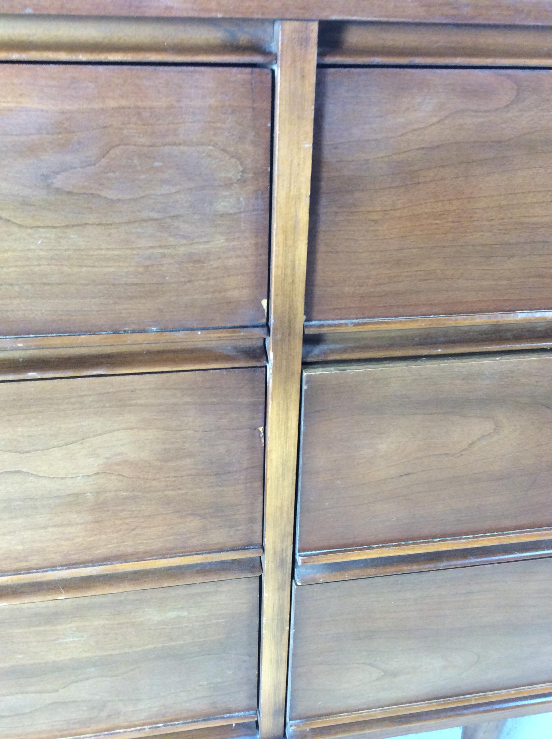 Comò Lowboy moderno del Mid Century con 9 cassetti in vendita 12