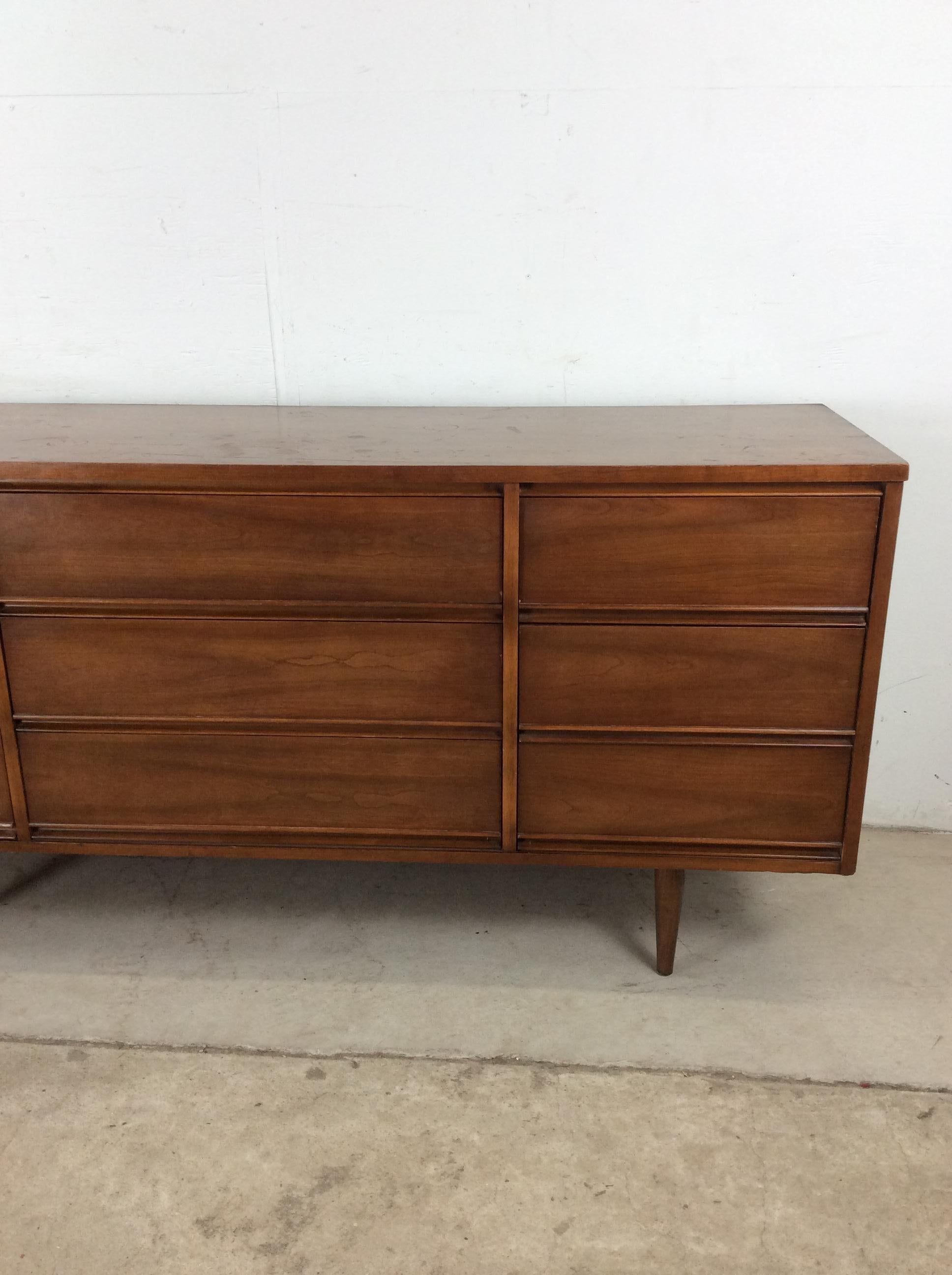 Impiallacciato Comò Lowboy moderno del Mid Century con 9 cassetti in vendita