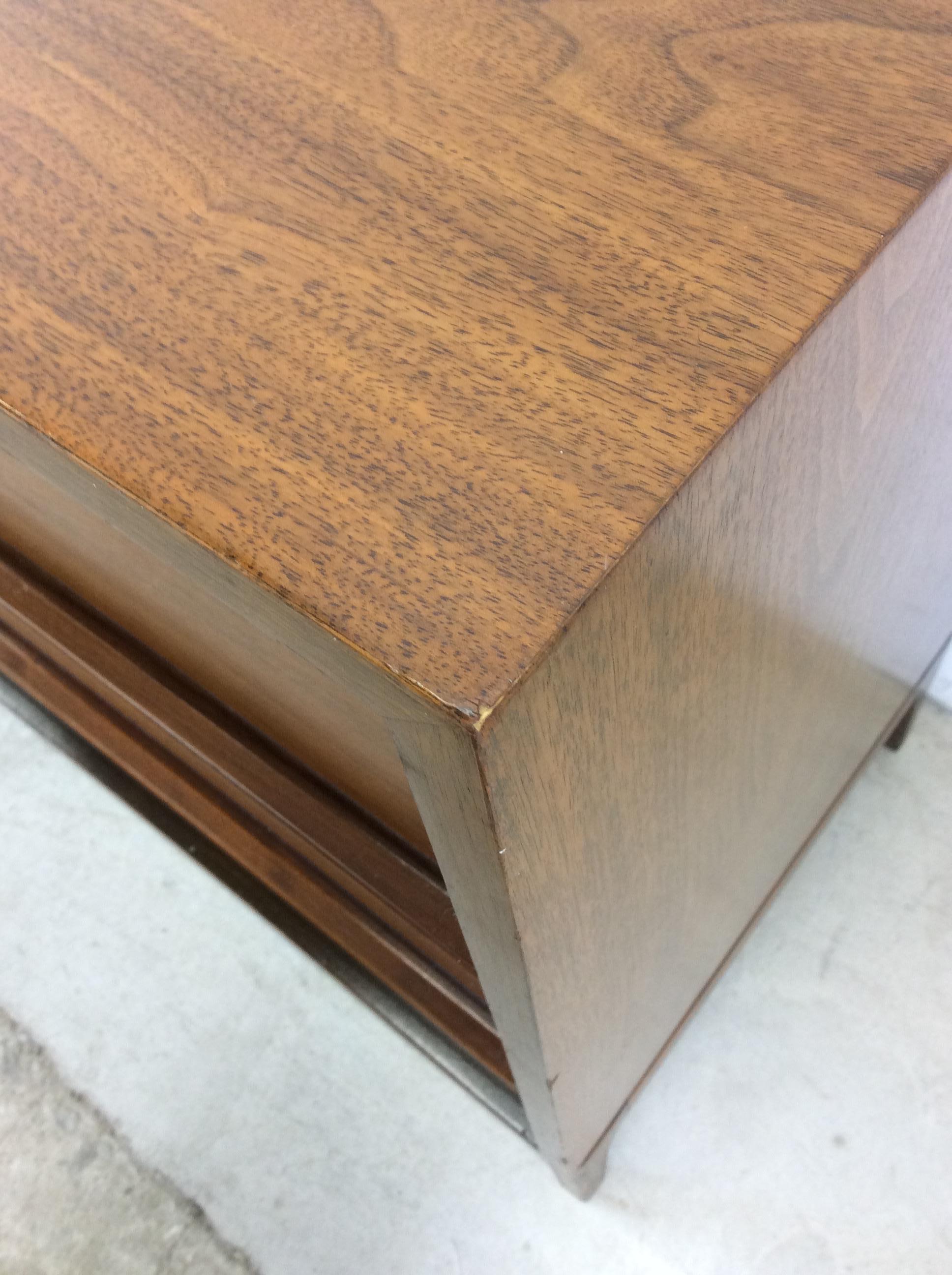 Noce Mid Century Modern Lowboy Dresser with 9 Drawers in vendita