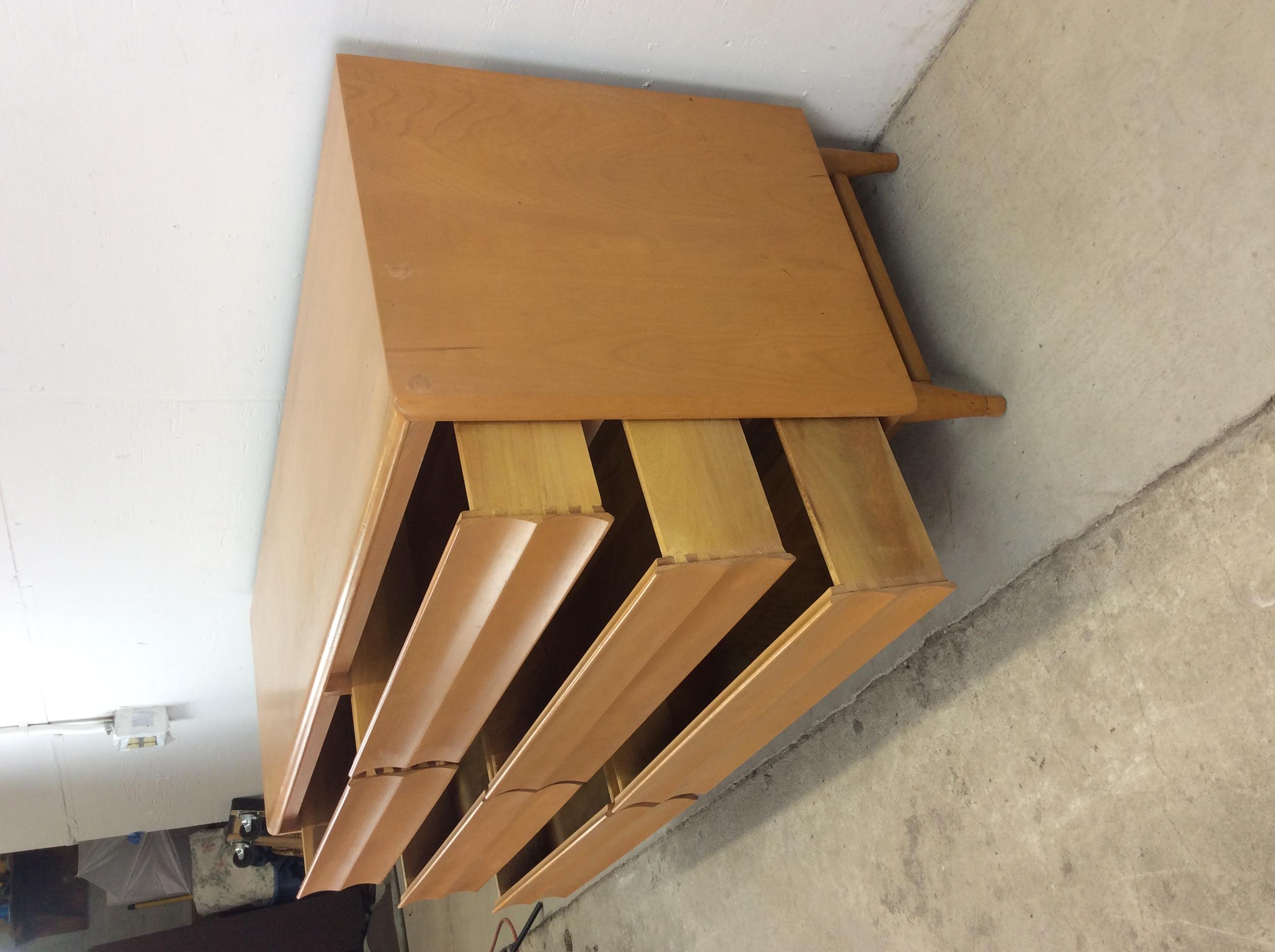 Mid Century Modern Lowboy Dresser with Mirror by Heywood Wakefield In Good Condition For Sale In Freehold, NJ