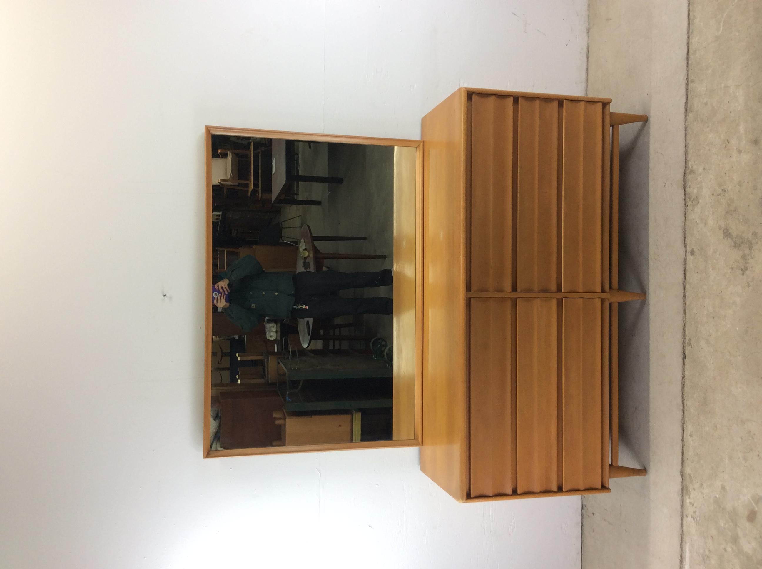 Mid Century Modern Lowboy Dresser with Mirror by Heywood Wakefield For Sale 3