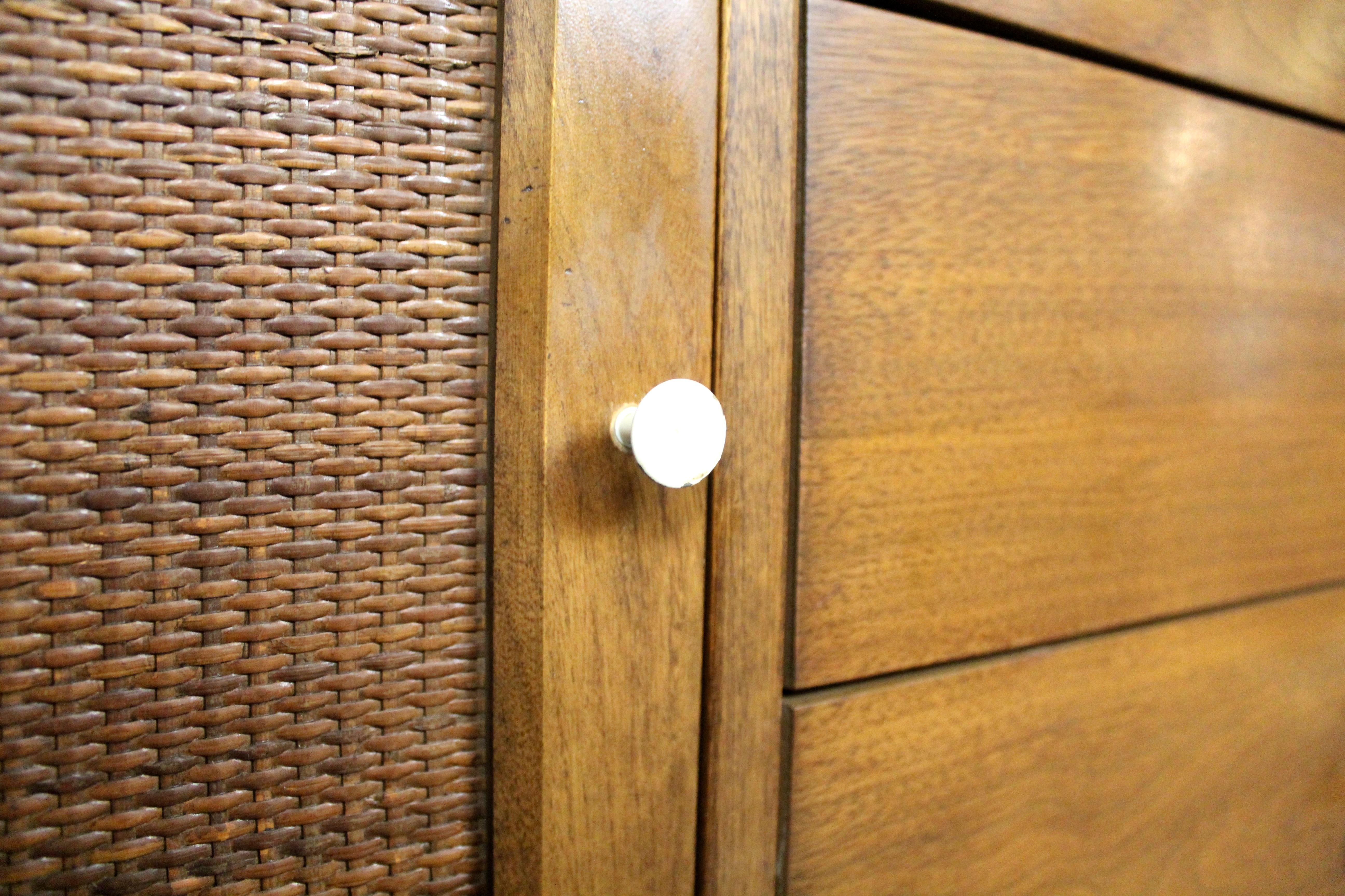 Mid-Century Modern Lowboy Walnut Dresser by Harmony House For Sale 5