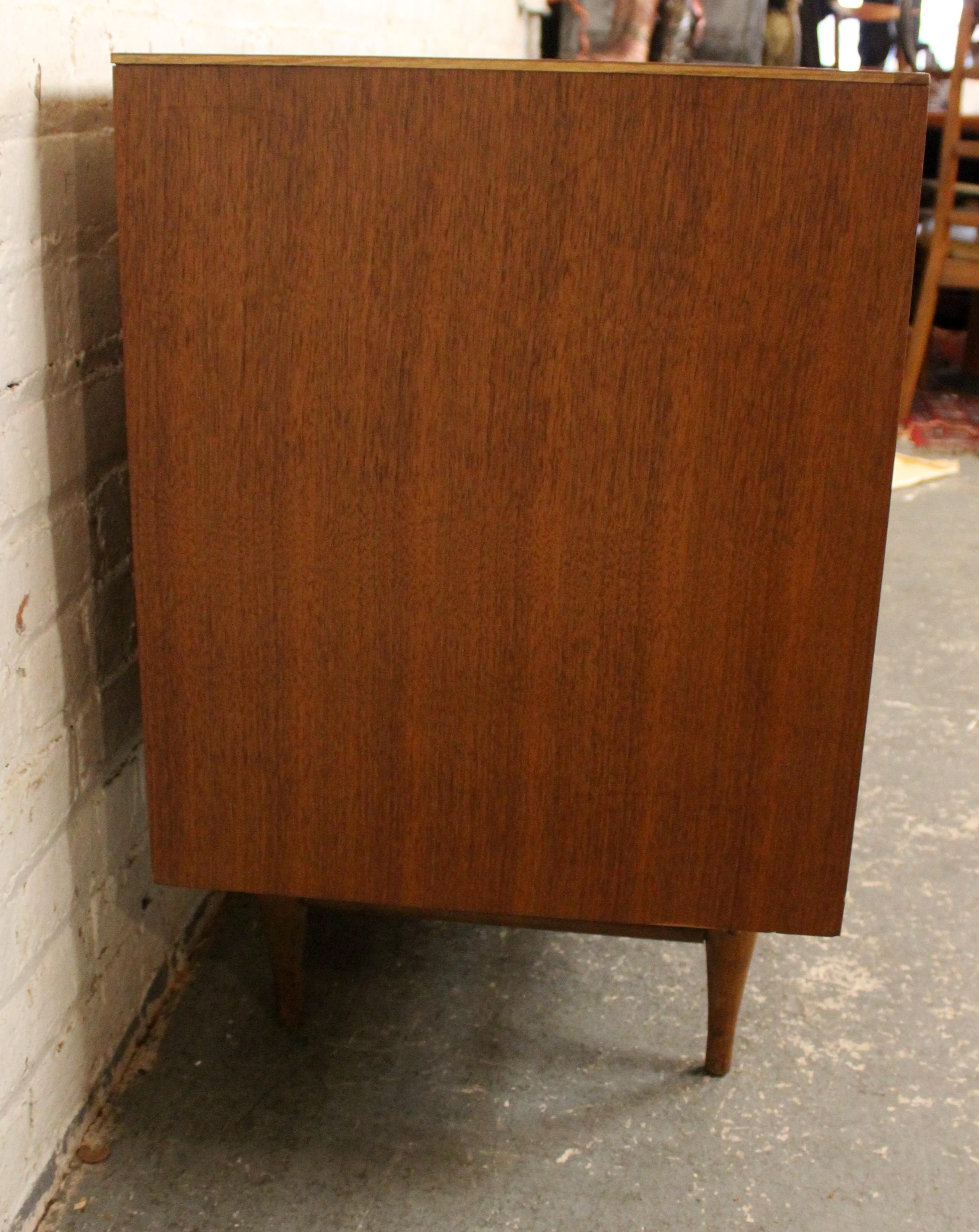 Mid-Century Modern Lowboy Walnut Dresser by Harmony House In Good Condition For Sale In Brooklyn, NY