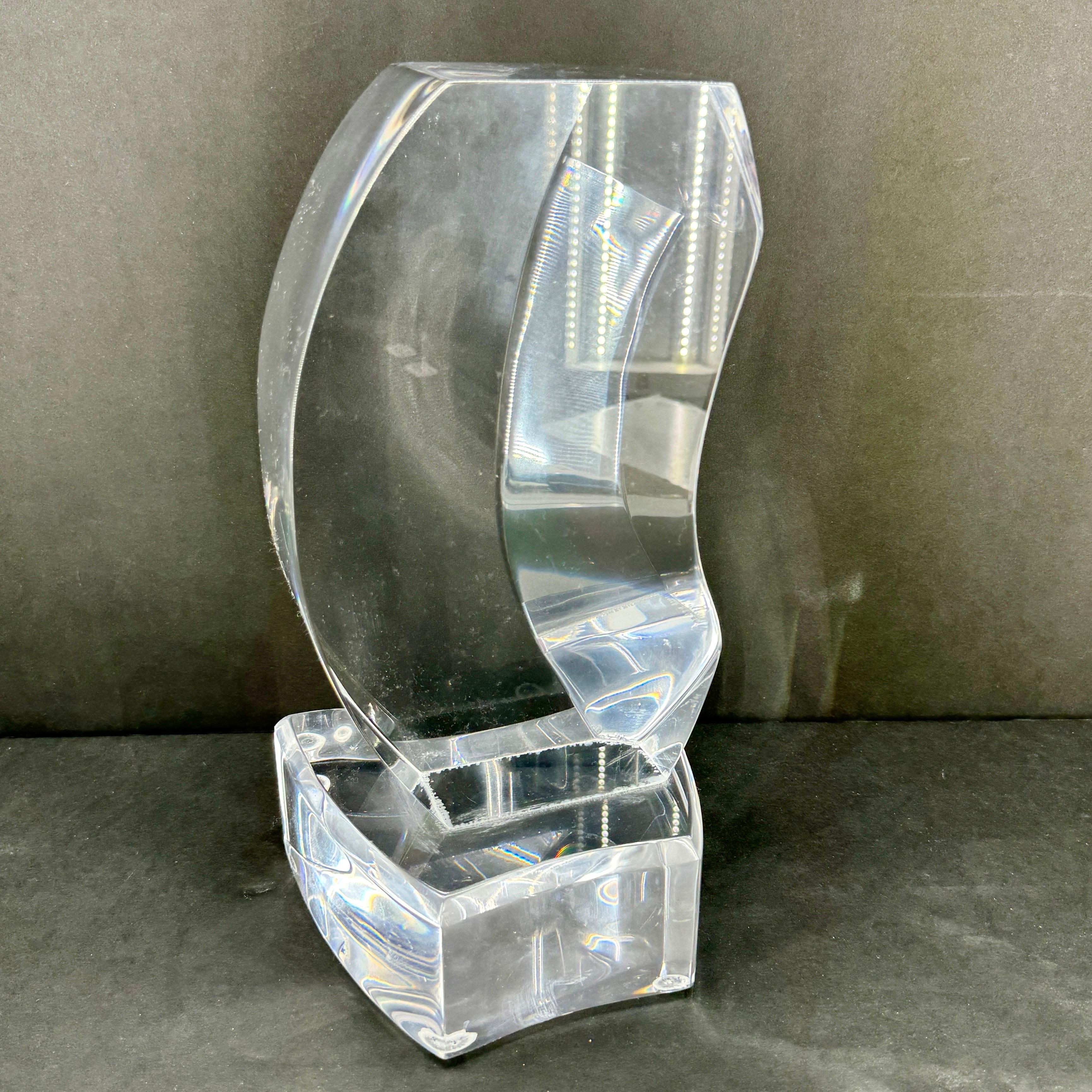 Sculpture de table abstraite en lucite moderne du milieu du siècle dernier  en vente 4