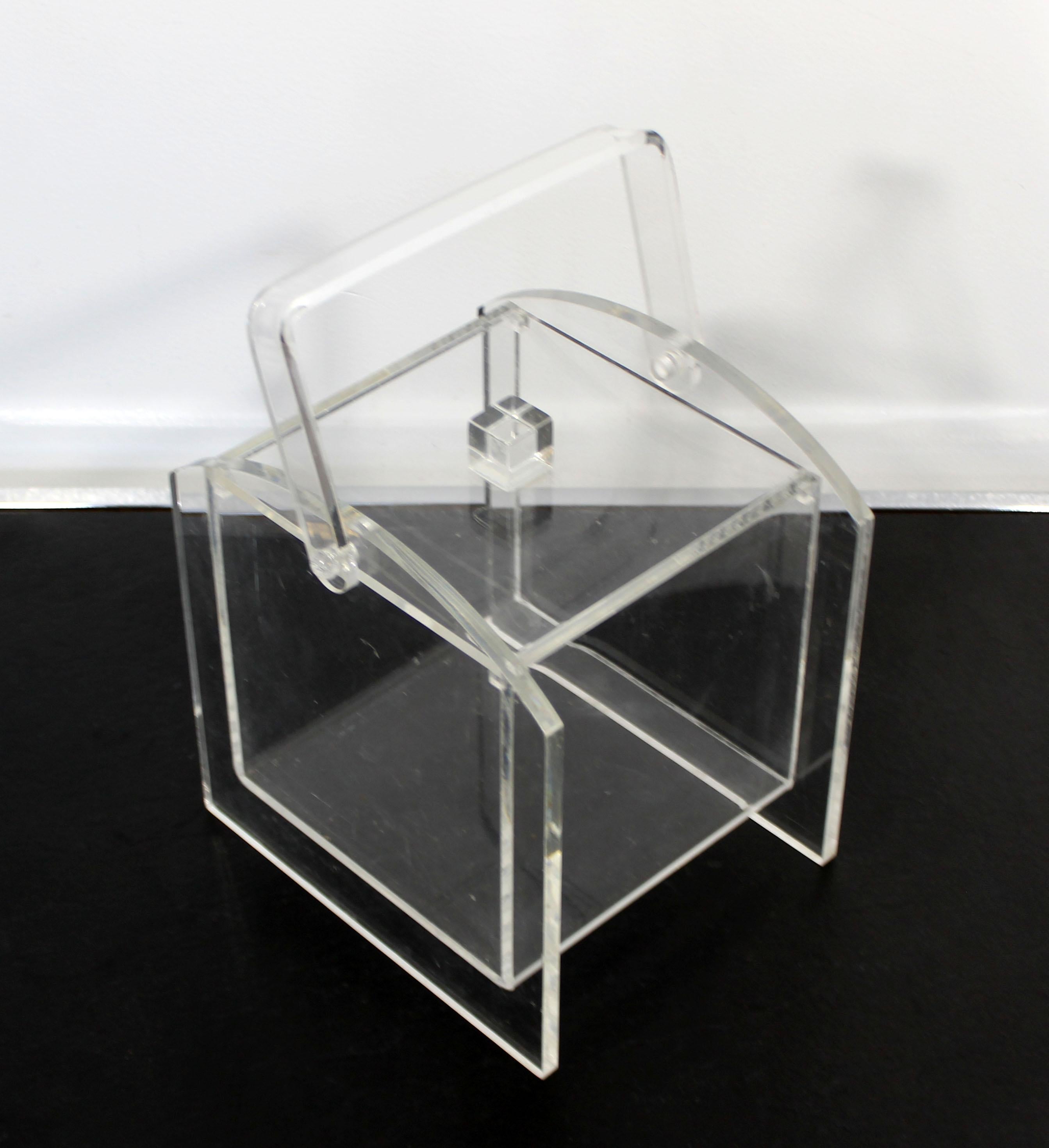 For your consideration is a simply chic tissue box holder, with handle, made of clear Lucite, circa the 1970s. In very good vintage condition. The dimensions are 8