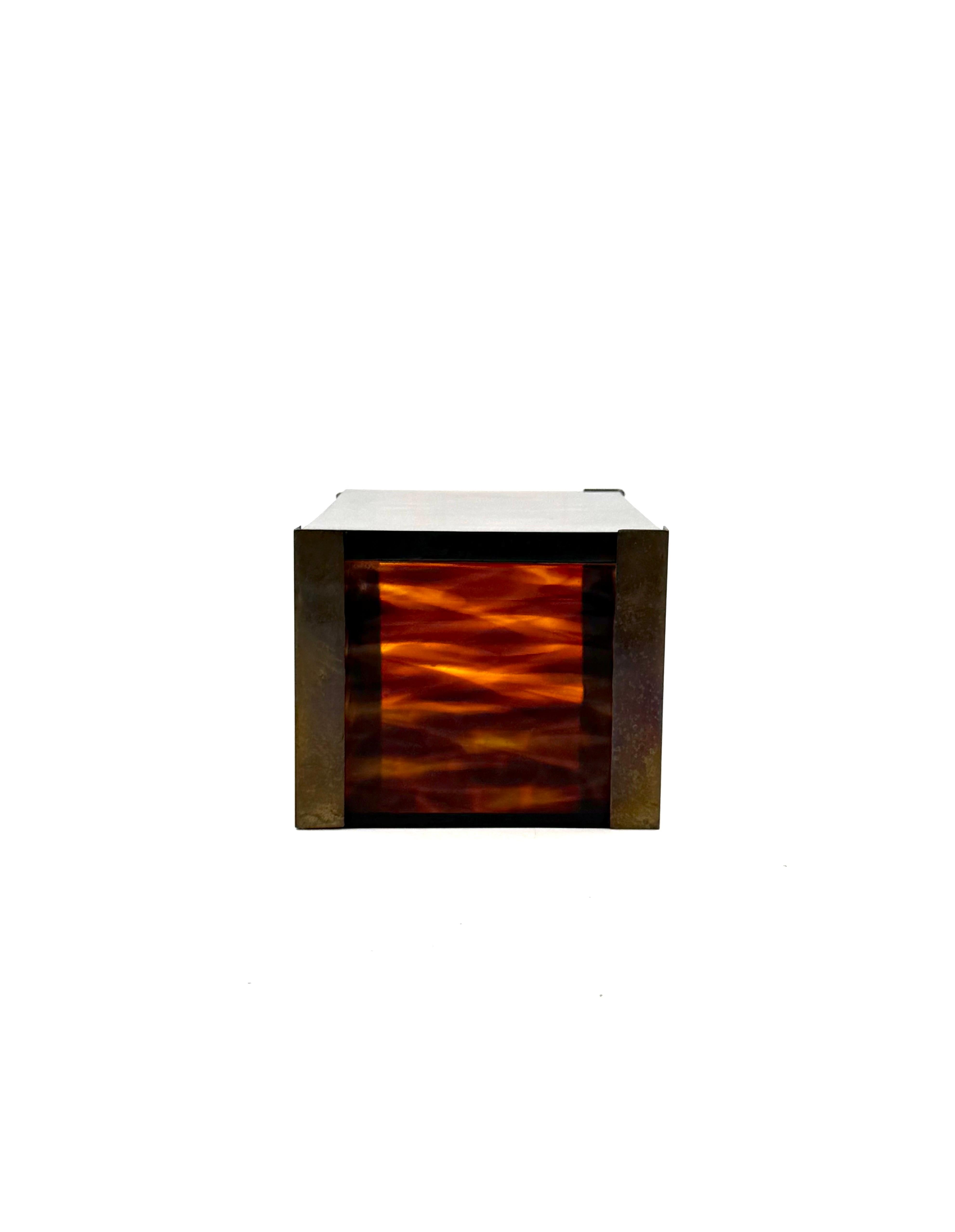 Boîte à bijoux en lucite et laiton, Italie 1970 en vente 2