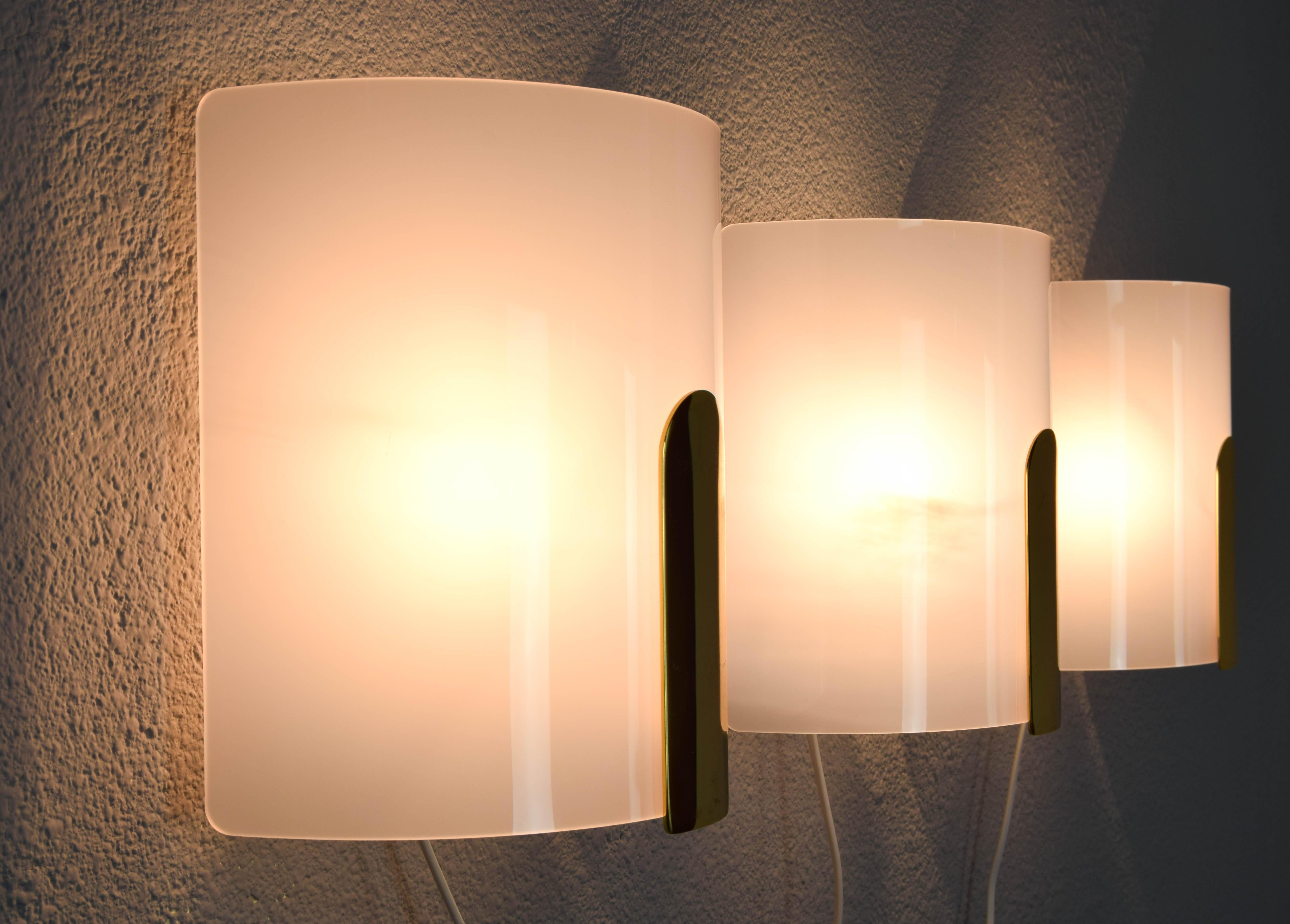 Late 20th Century Mid-Century Modern Lucite and Brass Sconces by Metalarte, Spain, 1980 For Sale