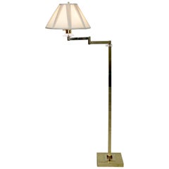 Mid-Century Modern-Stehleuchte aus Lucite und Messing mit schwenkbaren Armen, 1970er Jahre