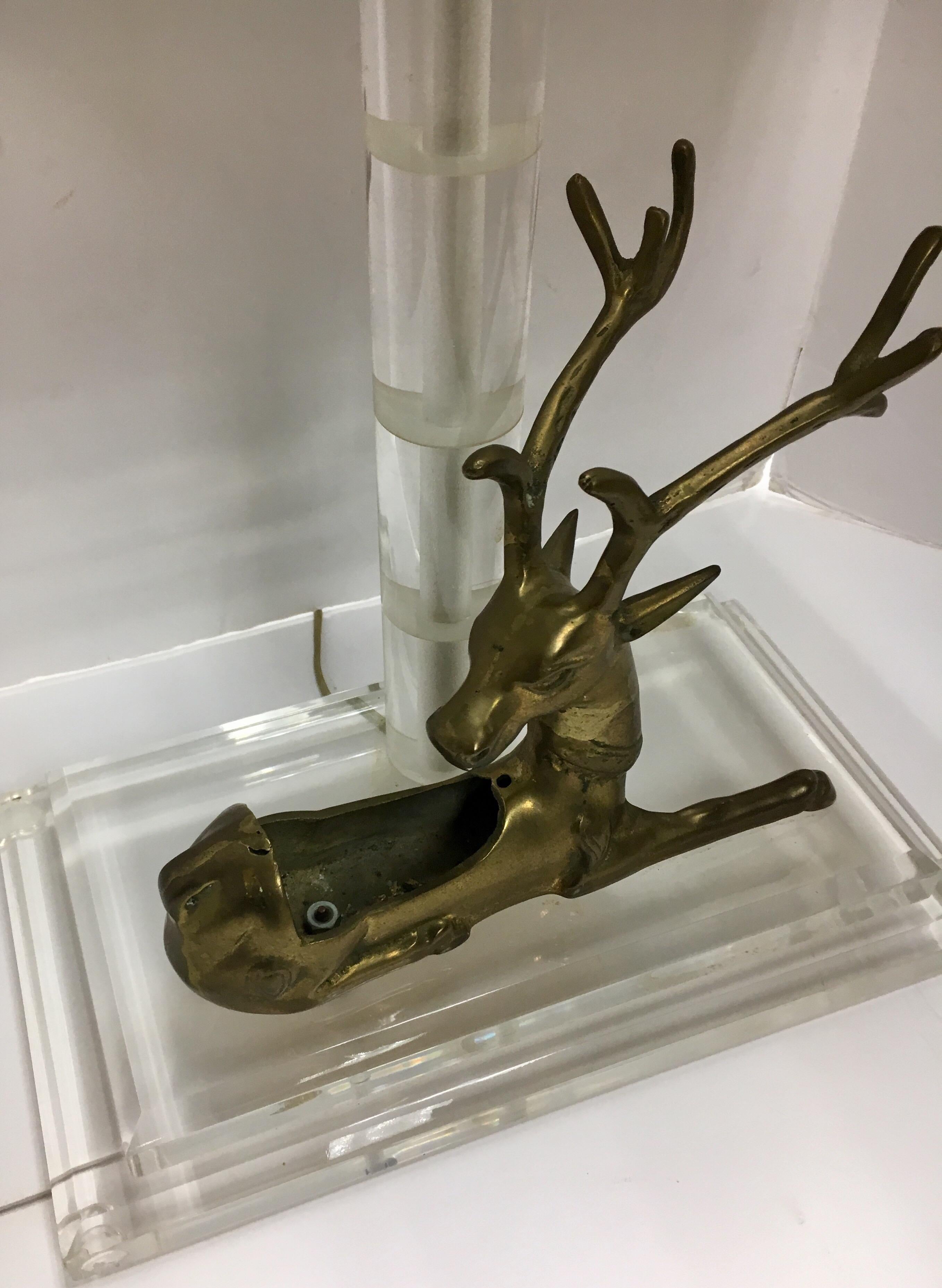 Mid-Century Modern Lucite and Brass Table Lamp with Reindeer Deer Cardholder In Good Condition In West Hartford, CT