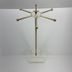 Mid-Century Modern Krawatten- und Schmuckständer aus Lucite und Messing