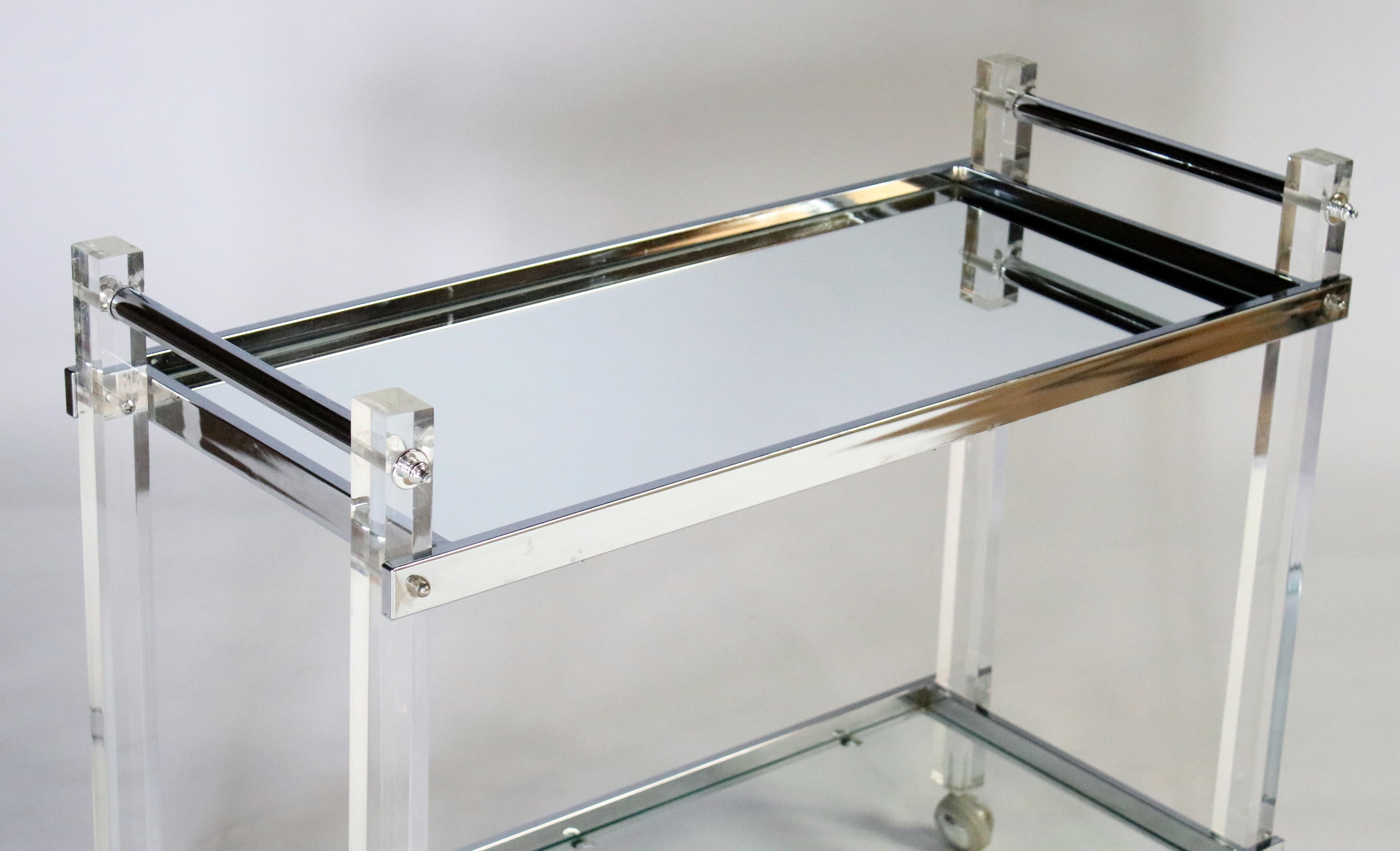 Mid-Century Modern Lucite and Chrome Bar Cart In Good Condition In Chicago, IL