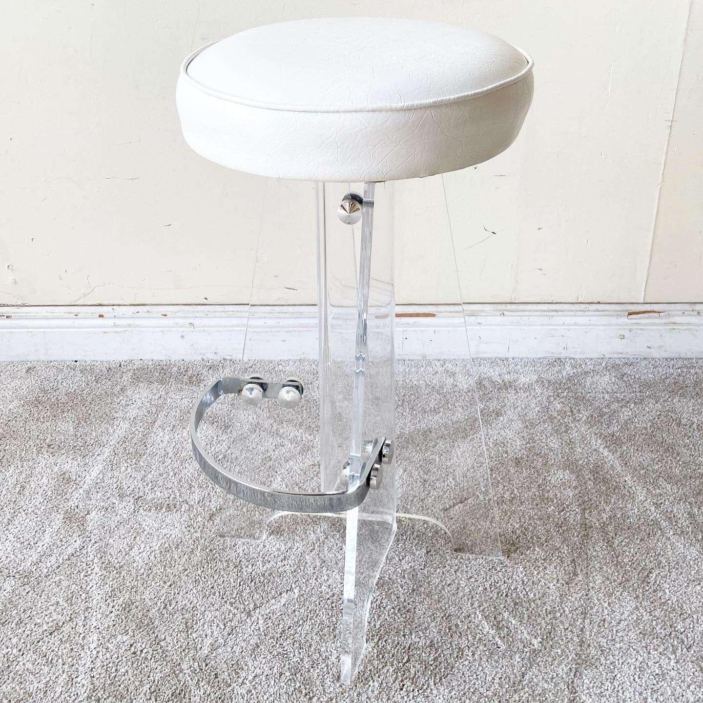 Mid-Century Modern Lucite and Chrome Bar Stool In Good Condition For Sale In Delray Beach, FL