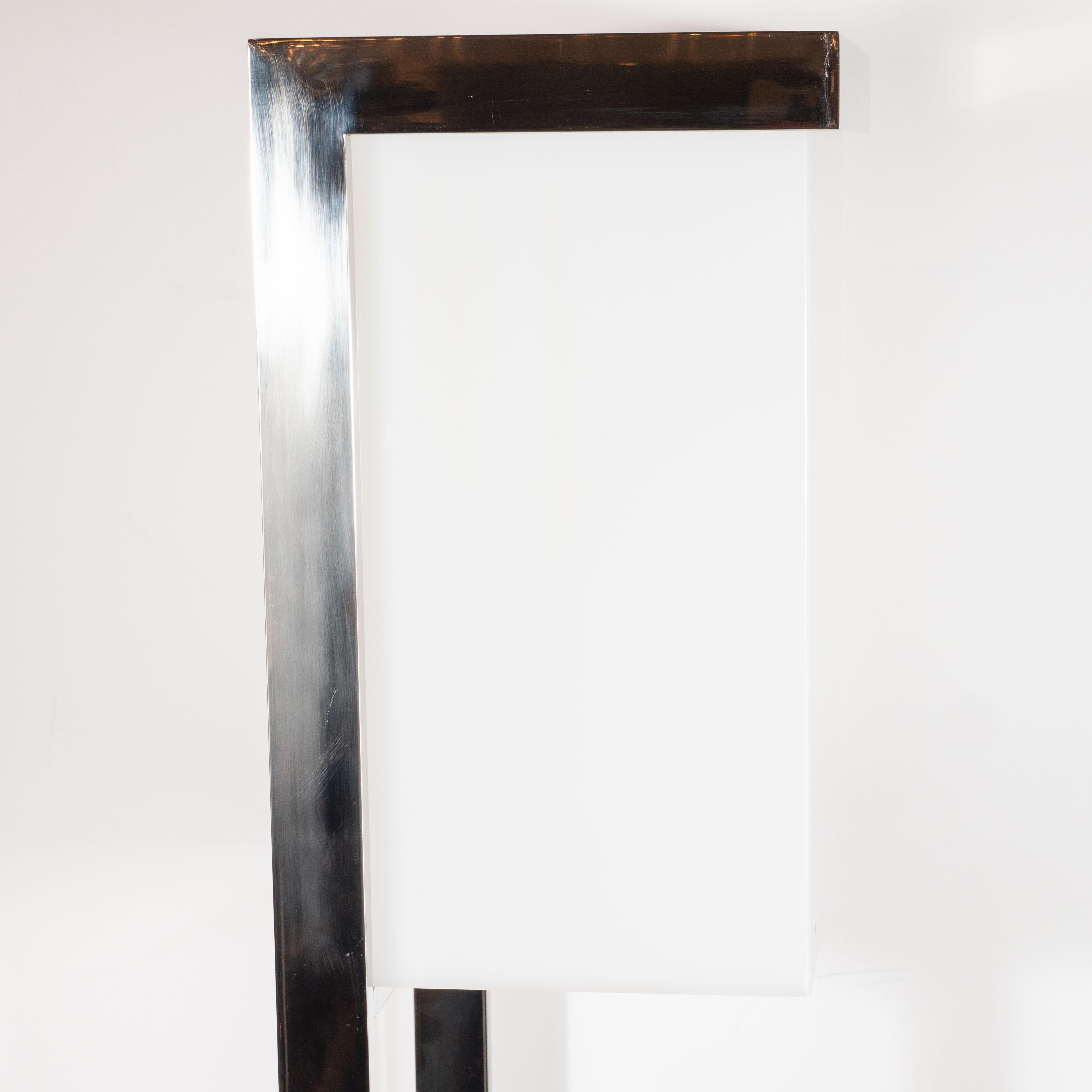 Mid-Century Modern Lucite and Chrome Floor Lamp For Sale 1