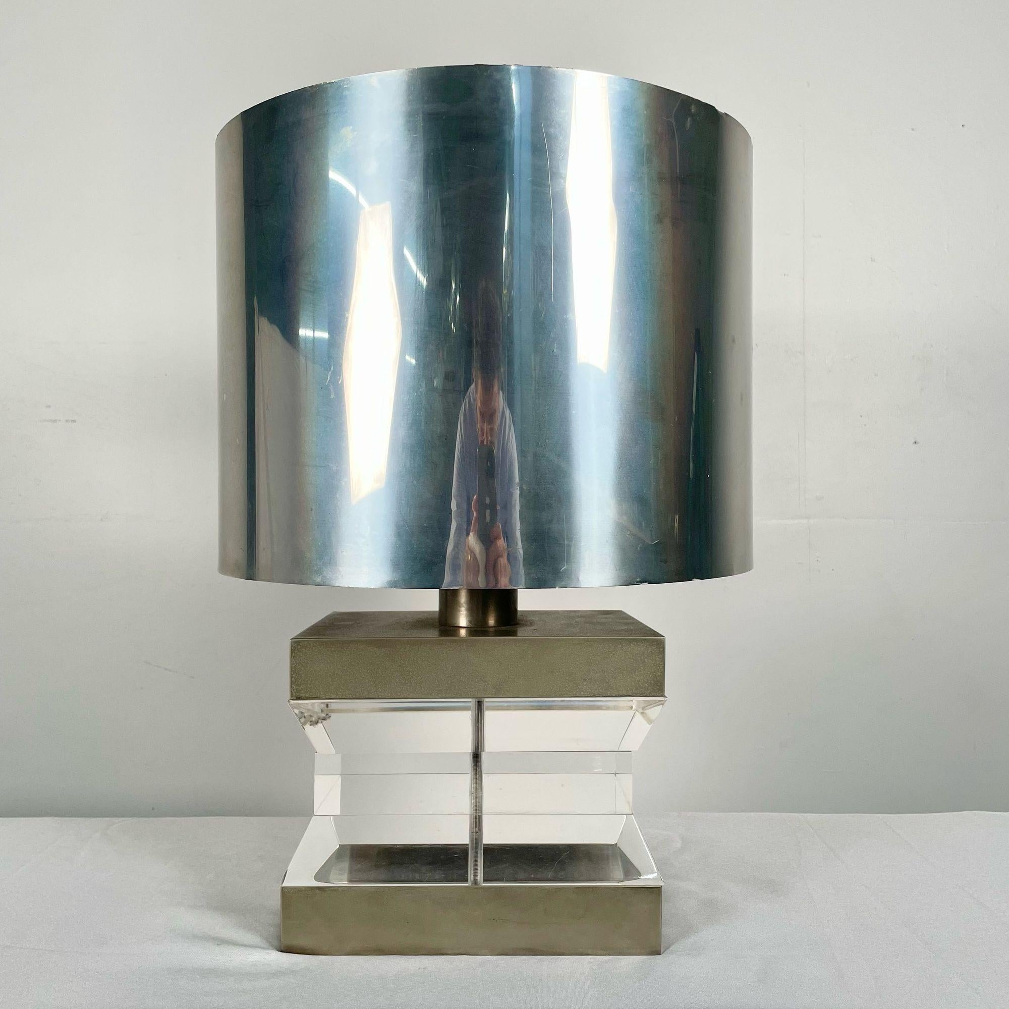 Mid-Century Modern Lucite and Chrome Table / Desk Lamp, Karl Springer Style
 
Single table top lamp in the manner of Karl Springer. Shade included. 
 
Lucite, Chrome
American c. 1980
 
15.5 dia x 21.5 h
 