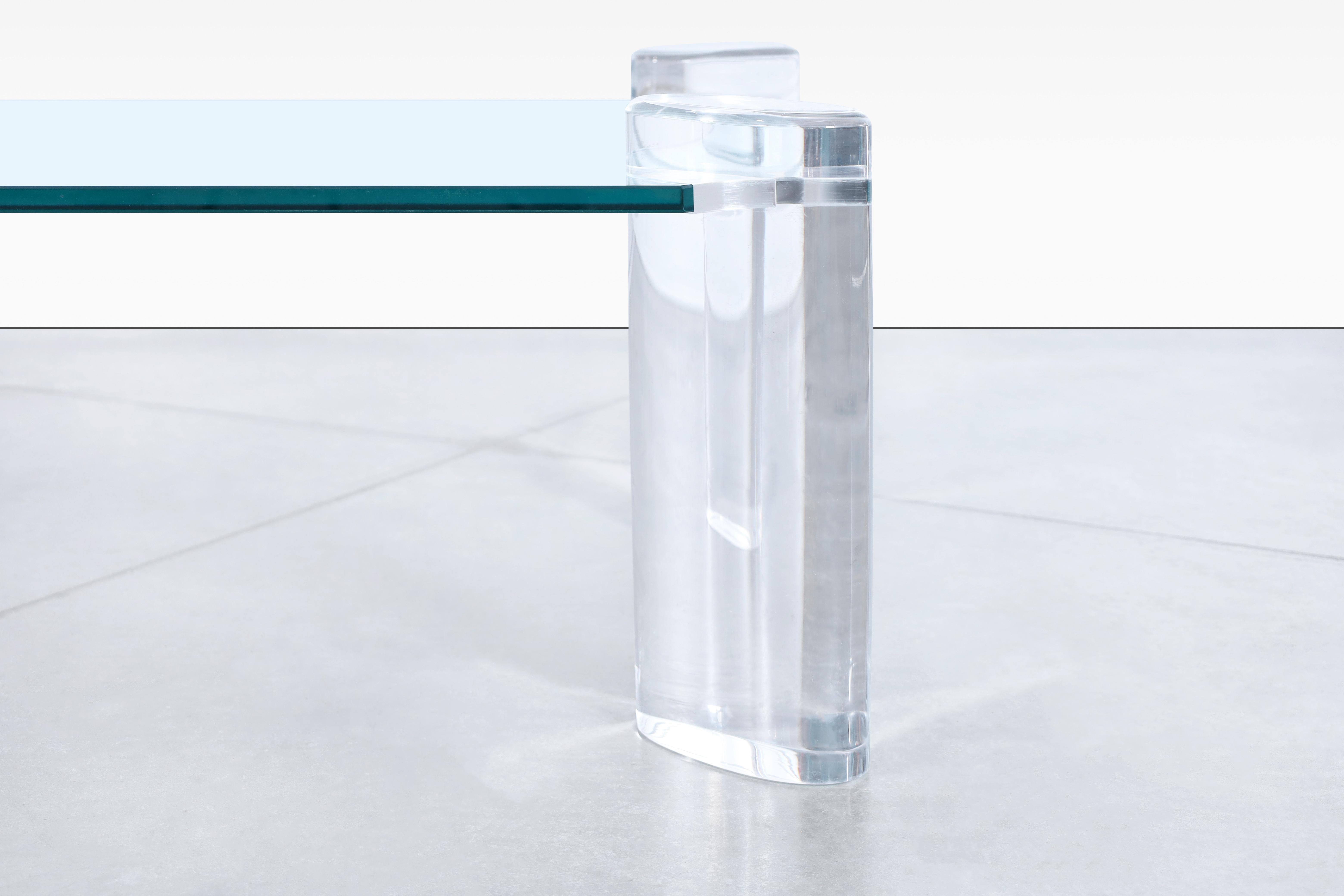 Mid-Century Modern Table basse moderne du milieu du siècle dernier en lucite et verre de Karl Springer en vente