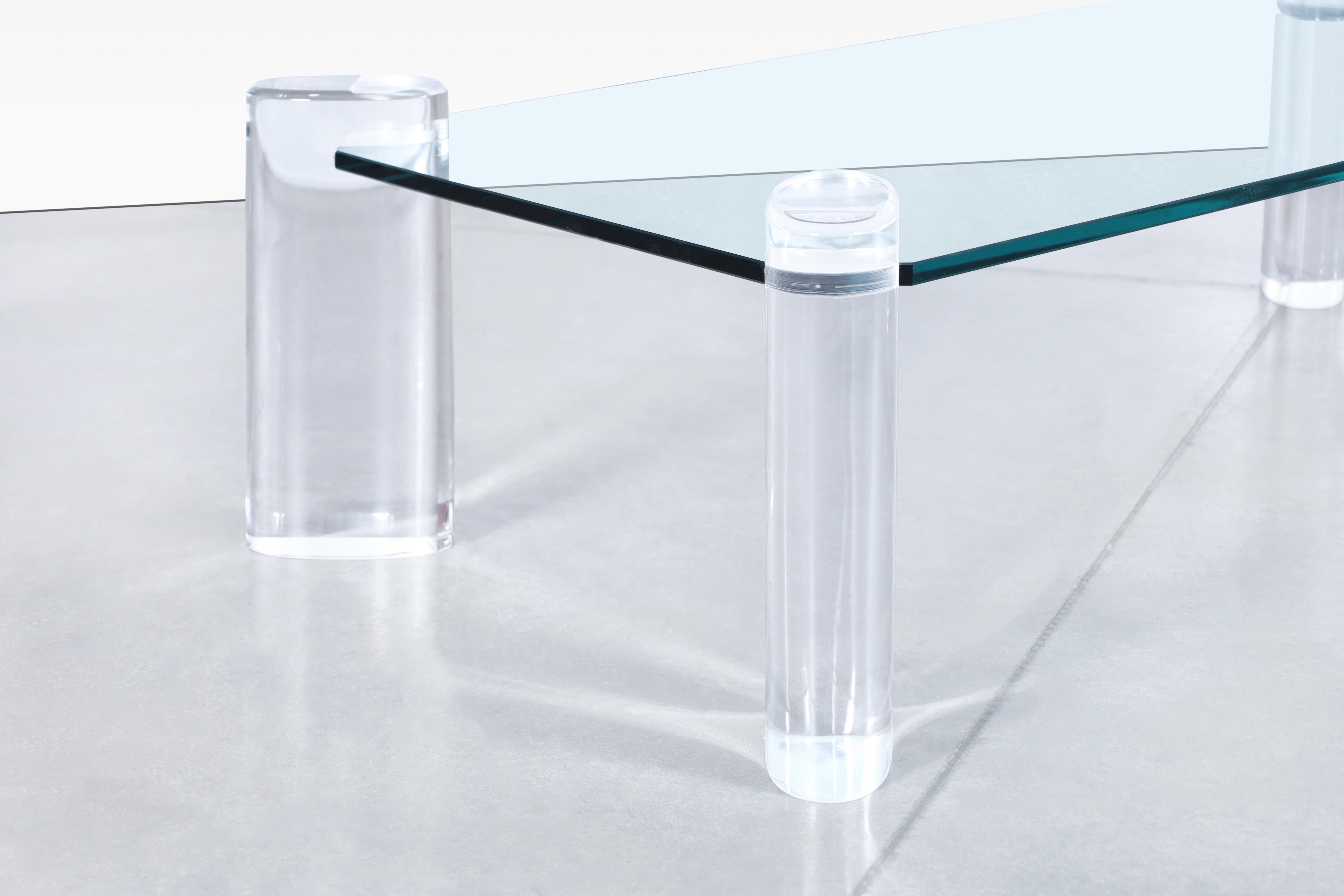 Table basse moderne du milieu du siècle dernier en lucite et verre de Karl Springer Bon état - En vente à North Hollywood, CA