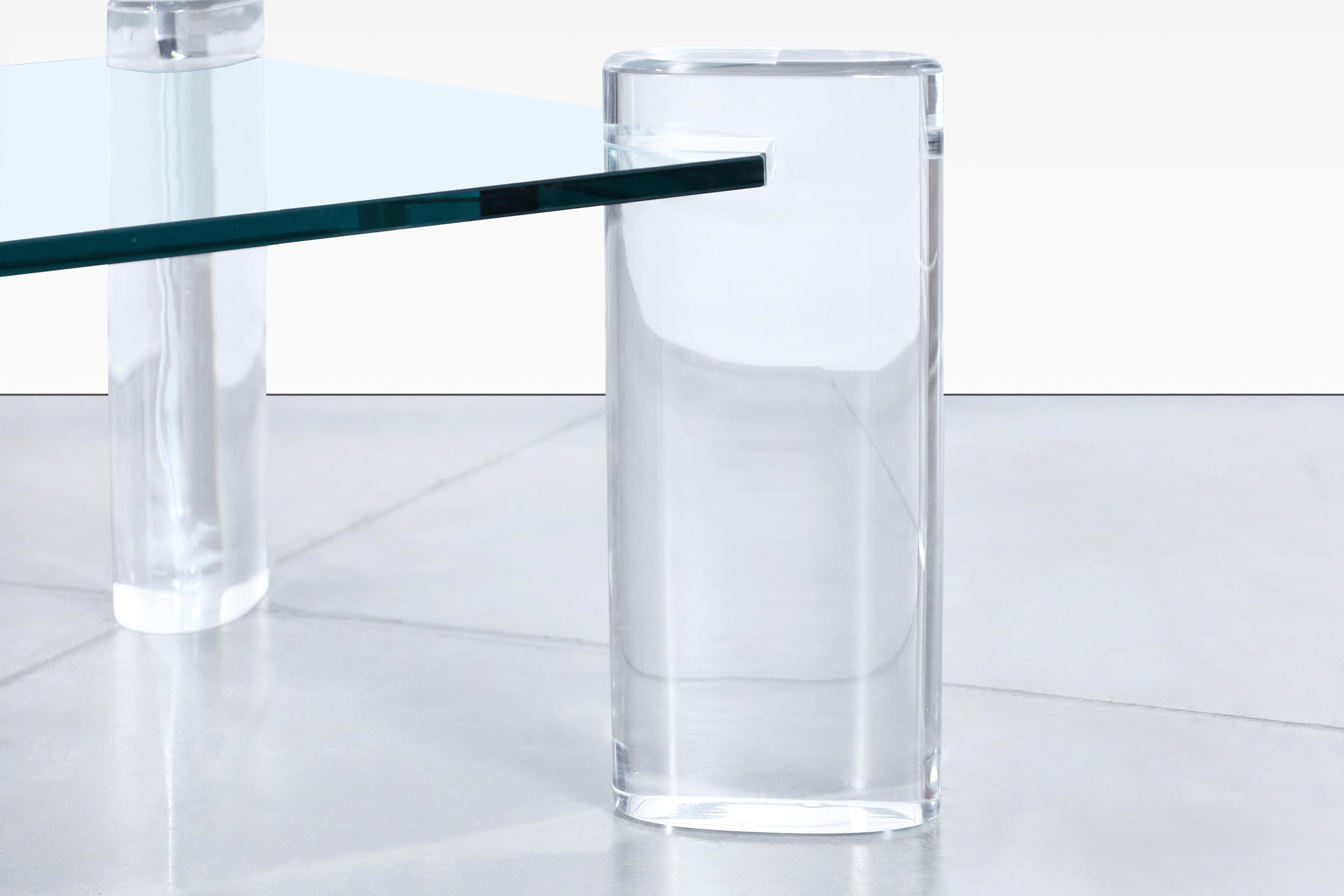 Table basse moderne du milieu du siècle dernier en lucite et verre de Karl Springer en vente 1