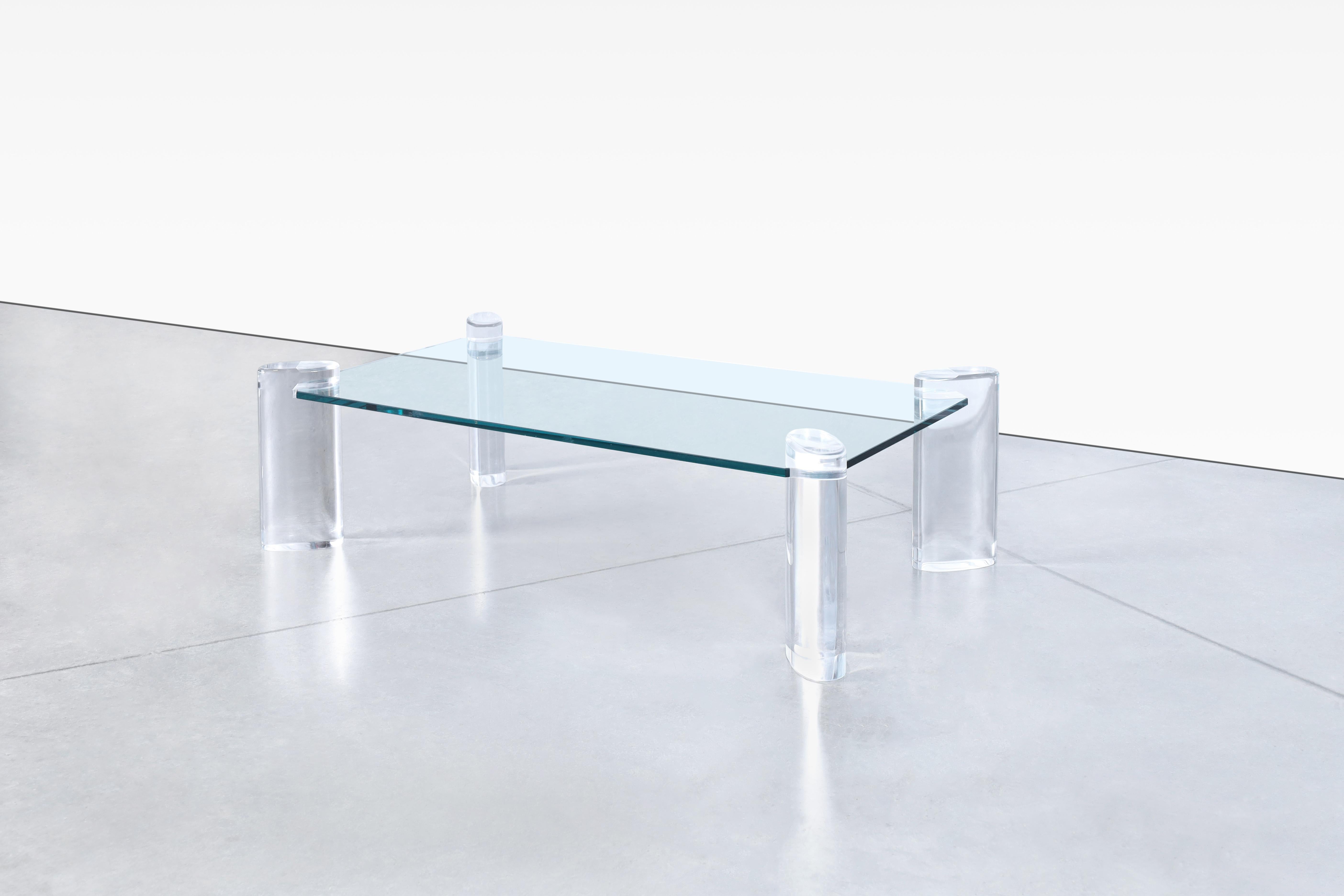 Table basse moderne du milieu du siècle dernier en lucite et verre de Karl Springer en vente 2