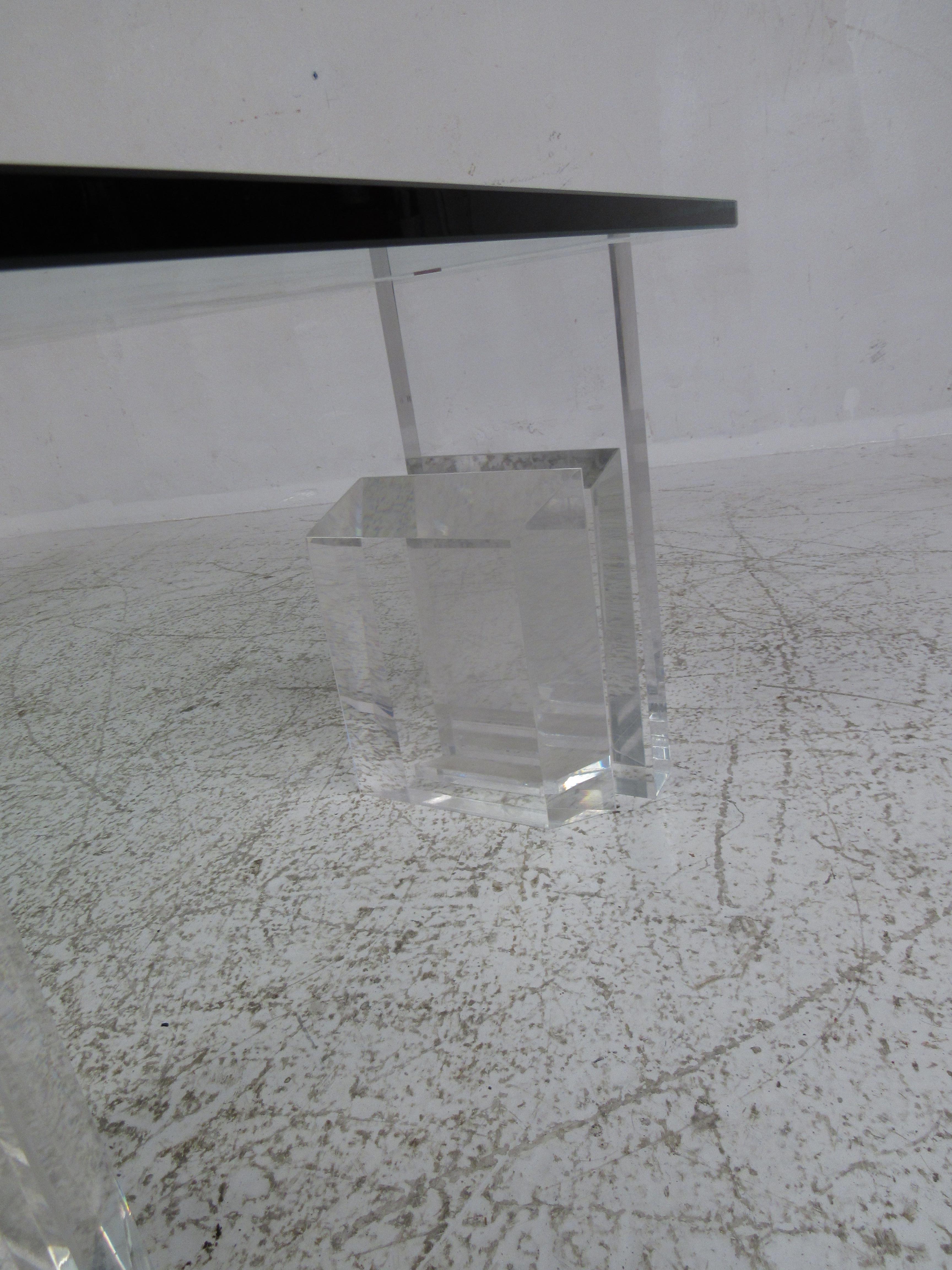 Mid-Century Modern Lucite and Glass Coffee Table For Sale 3