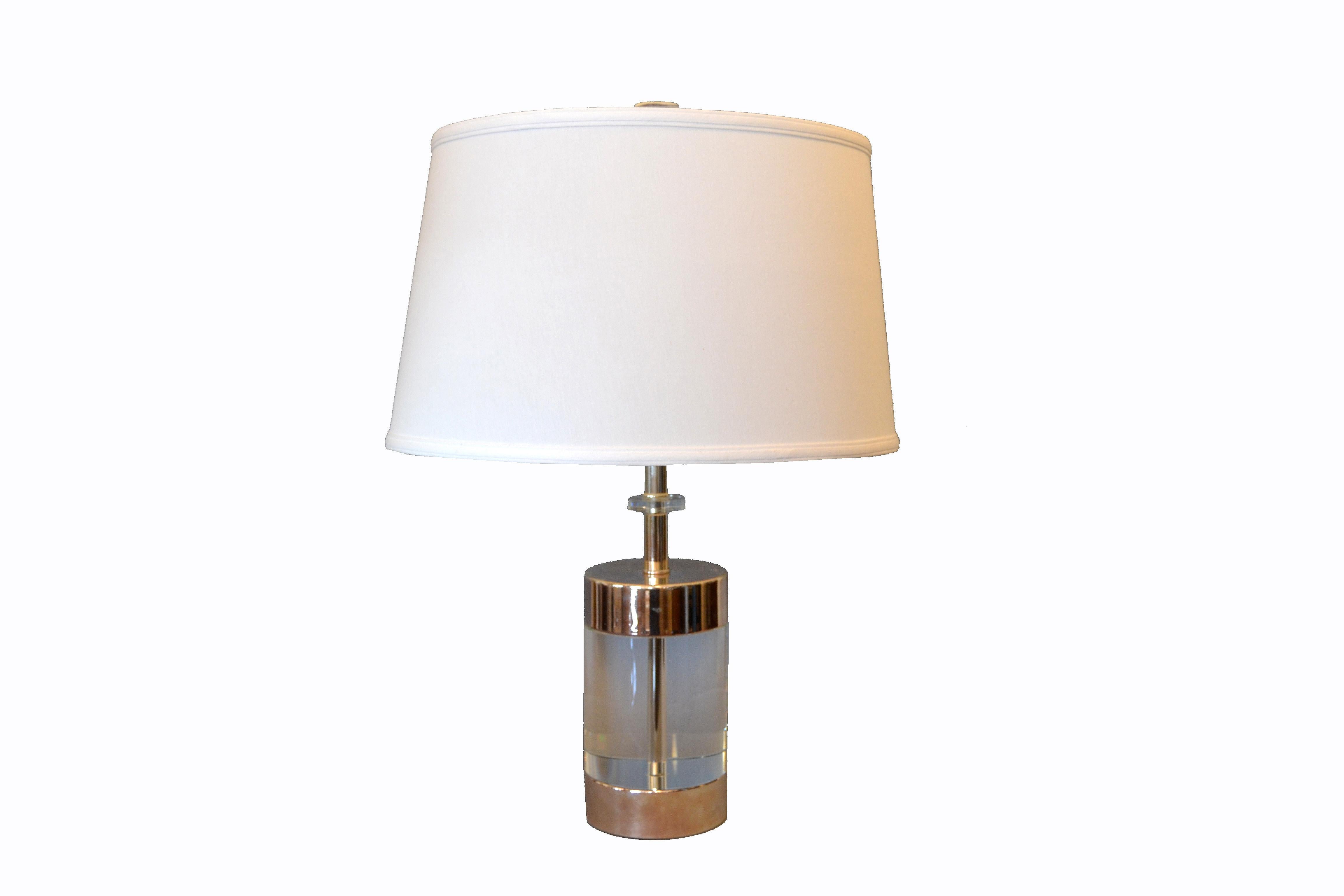 Mid-Century Modern Lucite and nickel table lamp.
It is in perfect working condition and uses a max. 60 watts light bulb.
Comes with harp and finial, but no shade.
The Lucite is very thick and the lamp is heavy.
Dimensions:
Height to top: 29