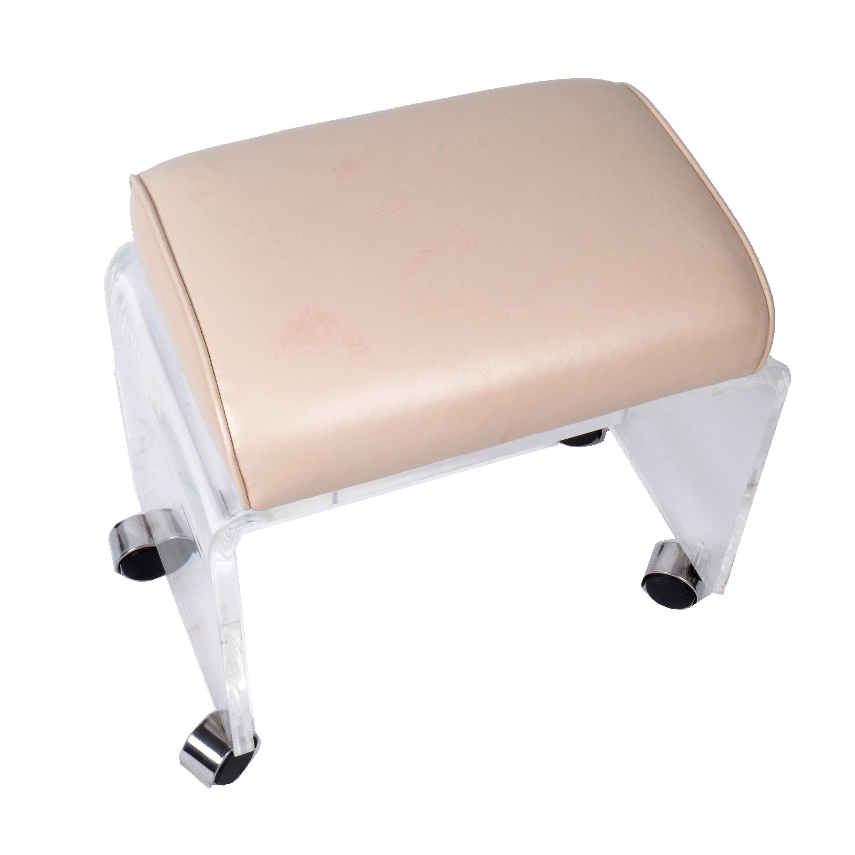 Mid-Century Modern Lucite and Vinyl Stool on Casters In Good Condition In Miami, FL