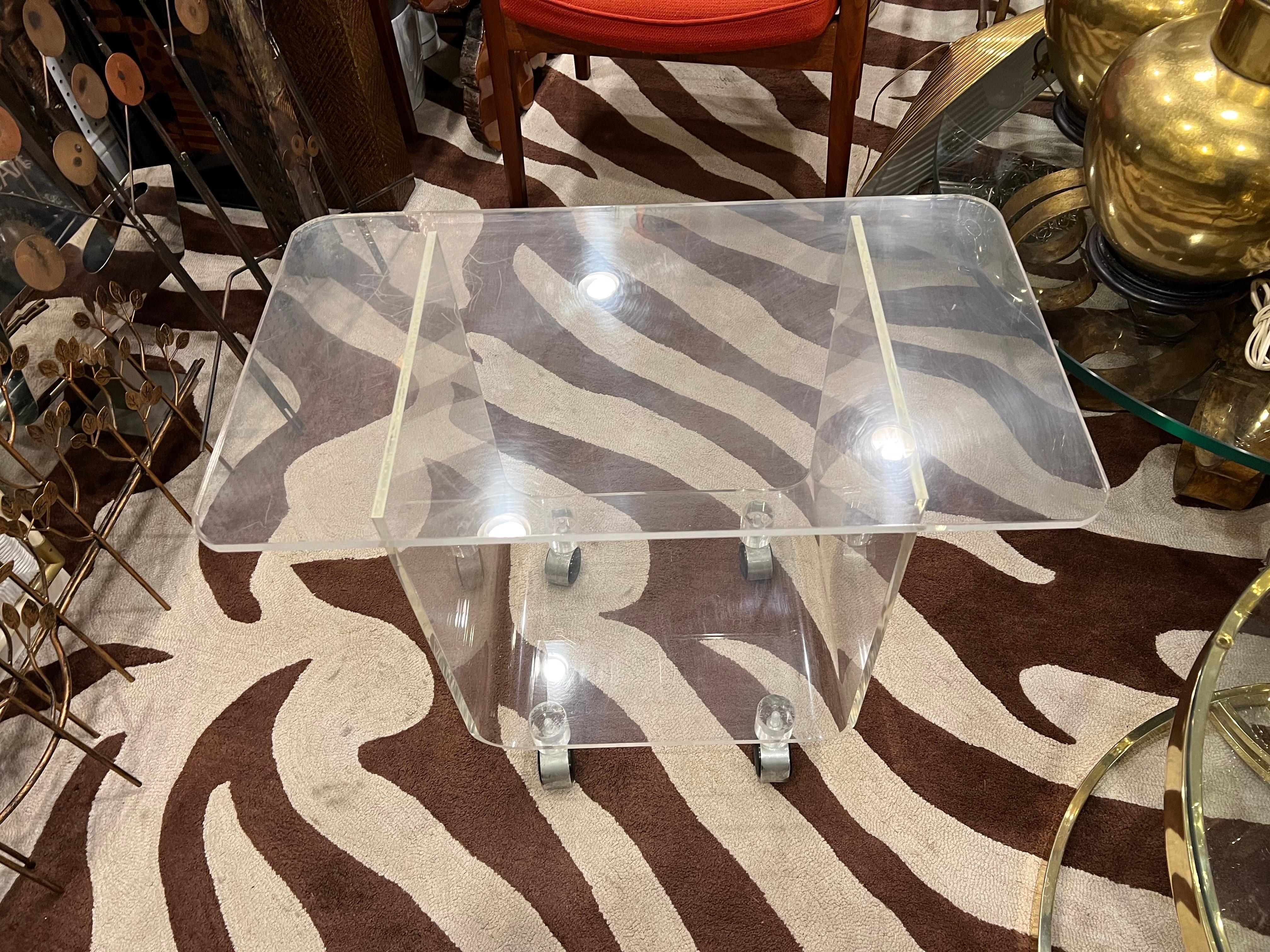 Mid-Century Modern Lucite Stand or Cart For Sale 14