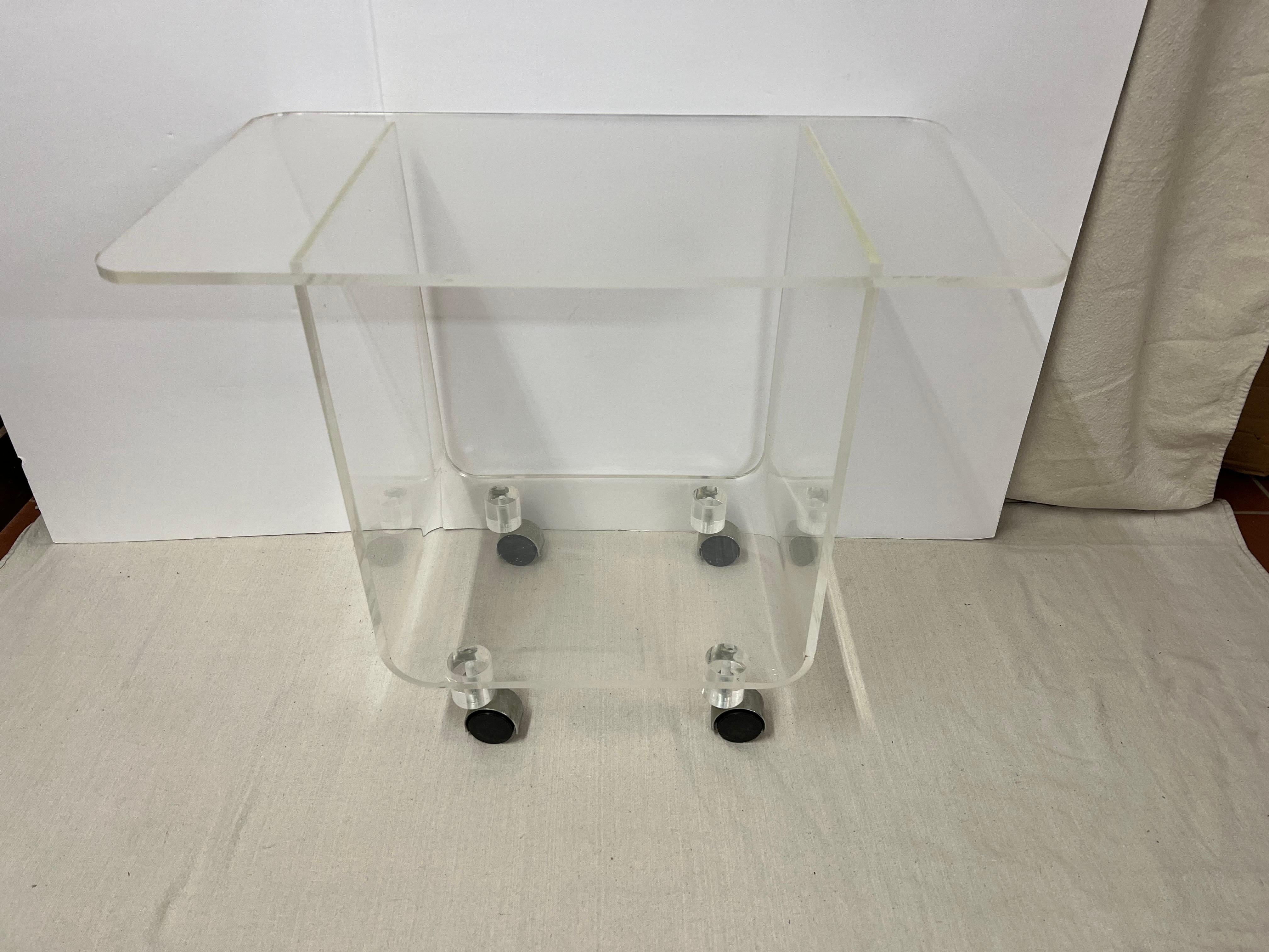 Mid-Century Modern Lucite Stand or Cart In Fair Condition For Sale In Redding, CT