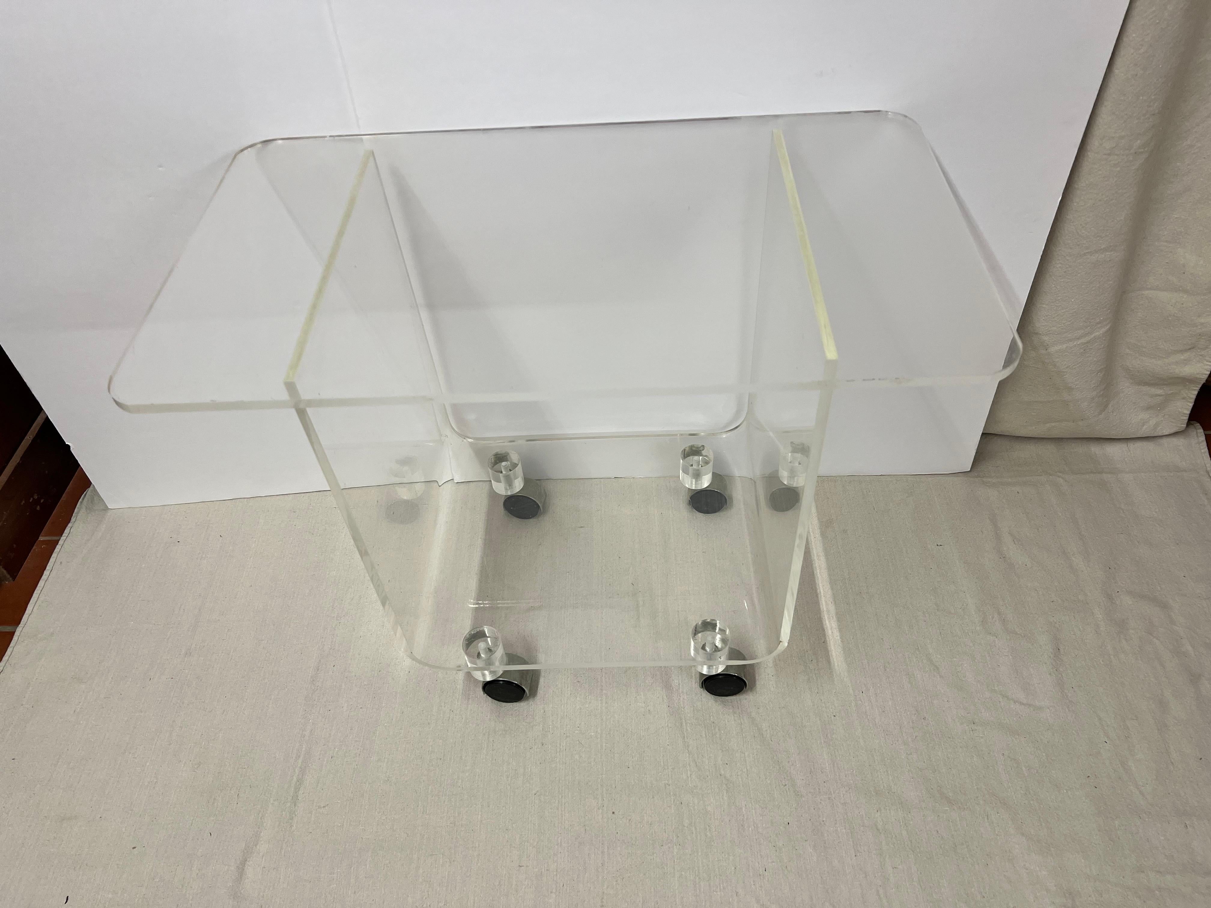Late 20th Century Mid-Century Modern Lucite Stand or Cart For Sale