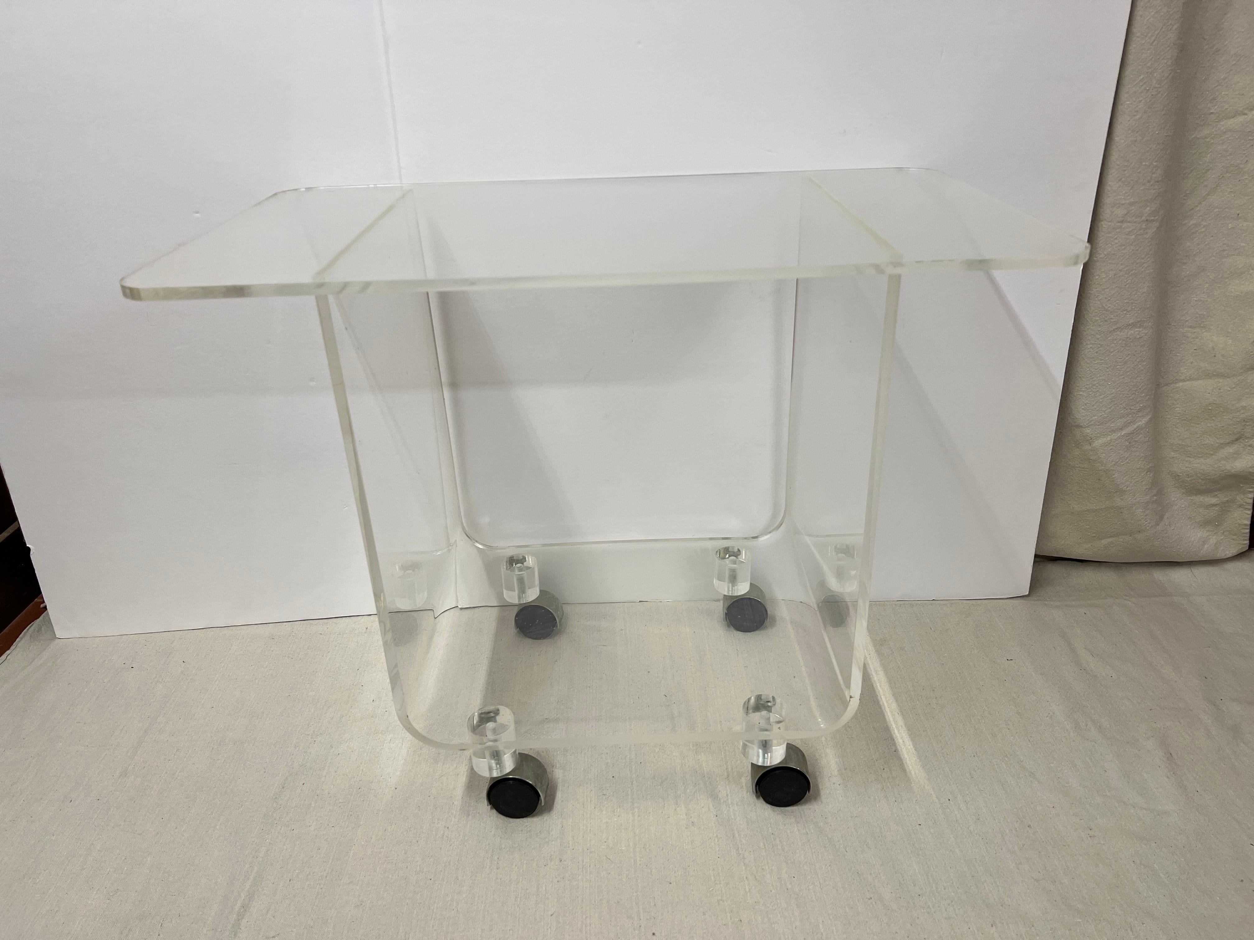 Mid-Century Modern Lucite Stand or Cart 1
