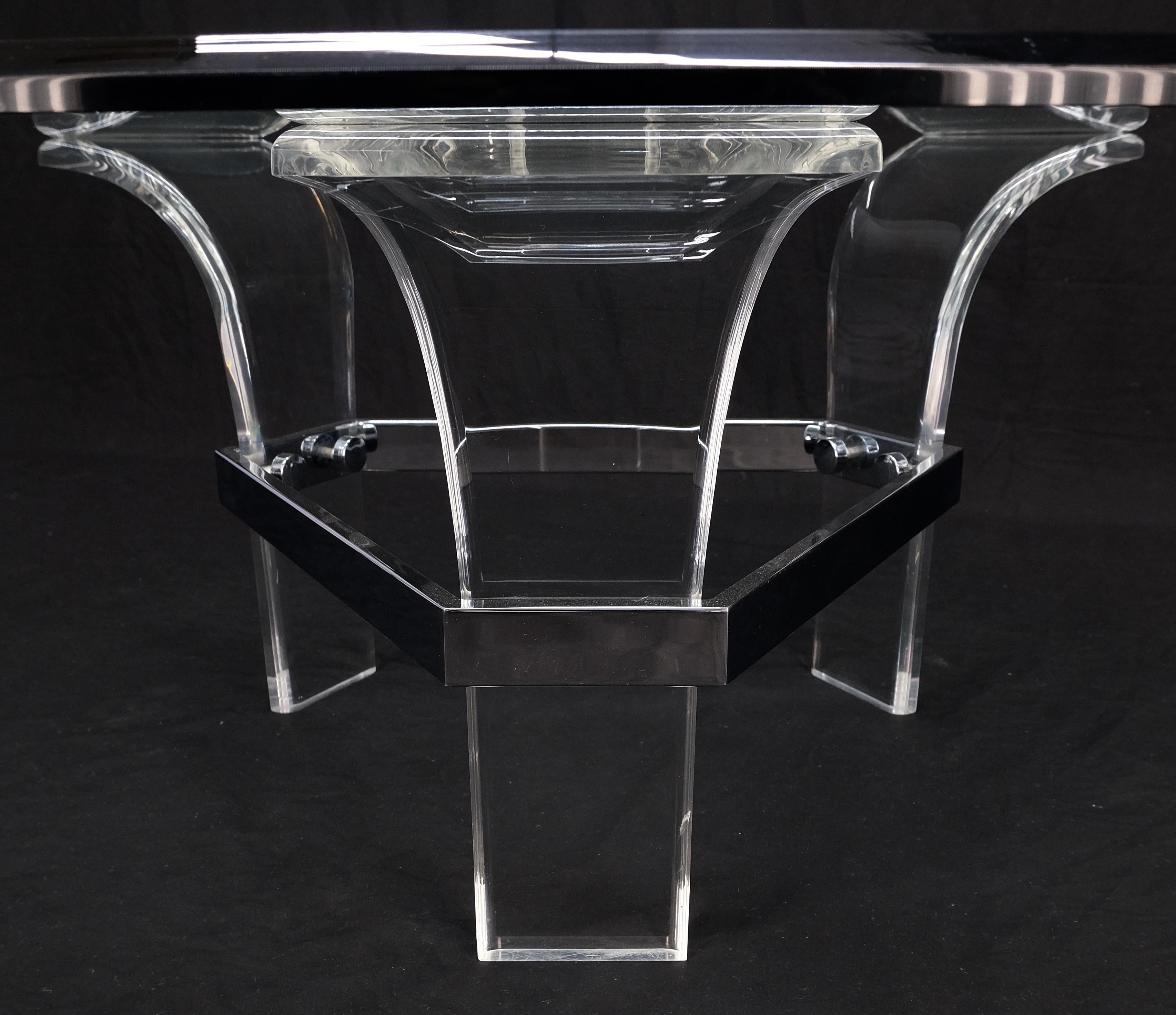 Mid-Century Modern Table basse ronde à plateau en verre et base en Lucite, Mid Century Modern MINT ! en vente